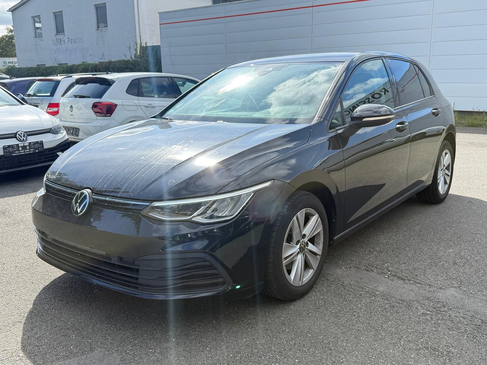 Volkswagen Golf - 1