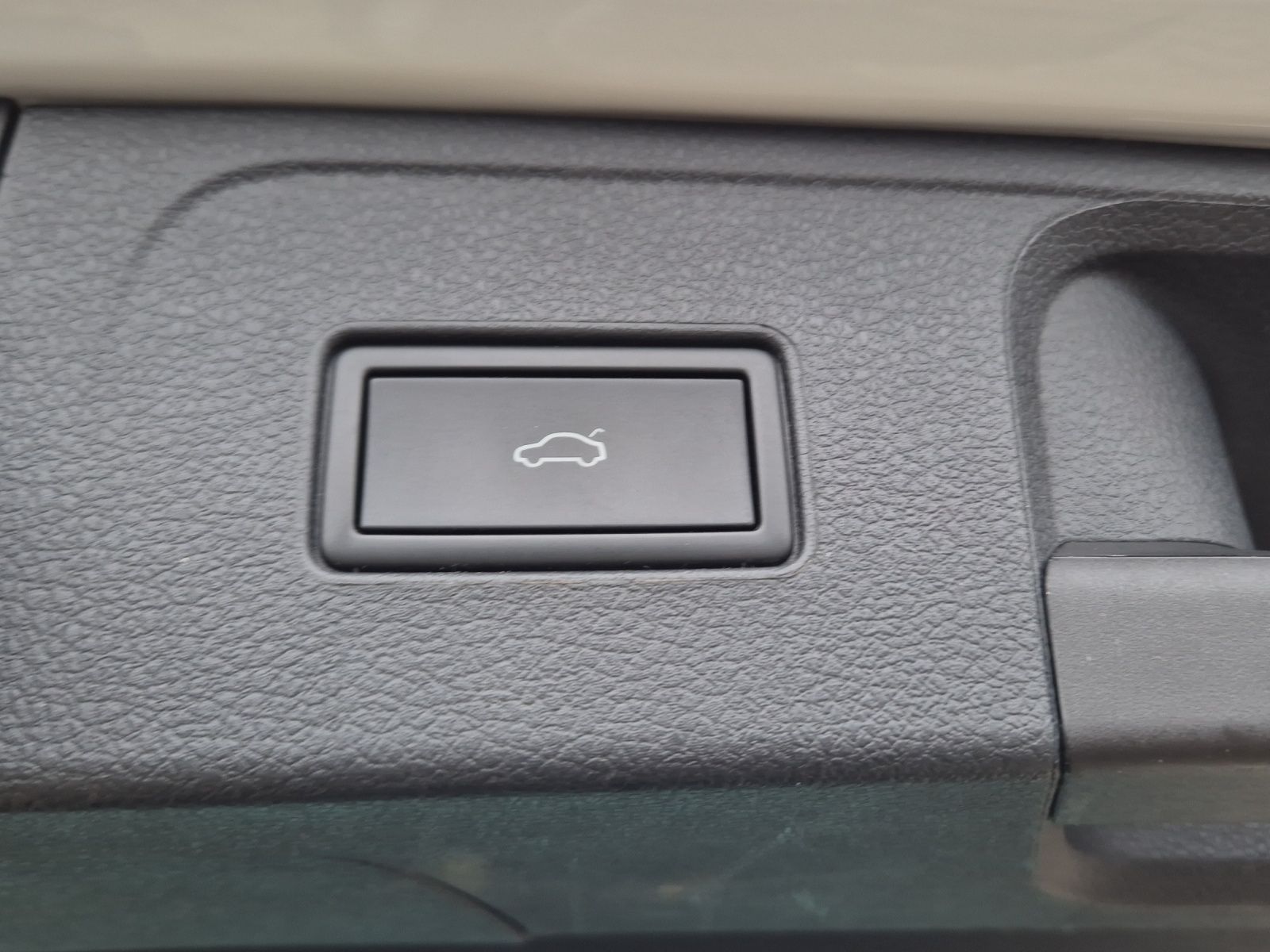 Fahrzeugabbildung Volkswagen Passat Variant TDI Elegance DSG Matrix Navi AID