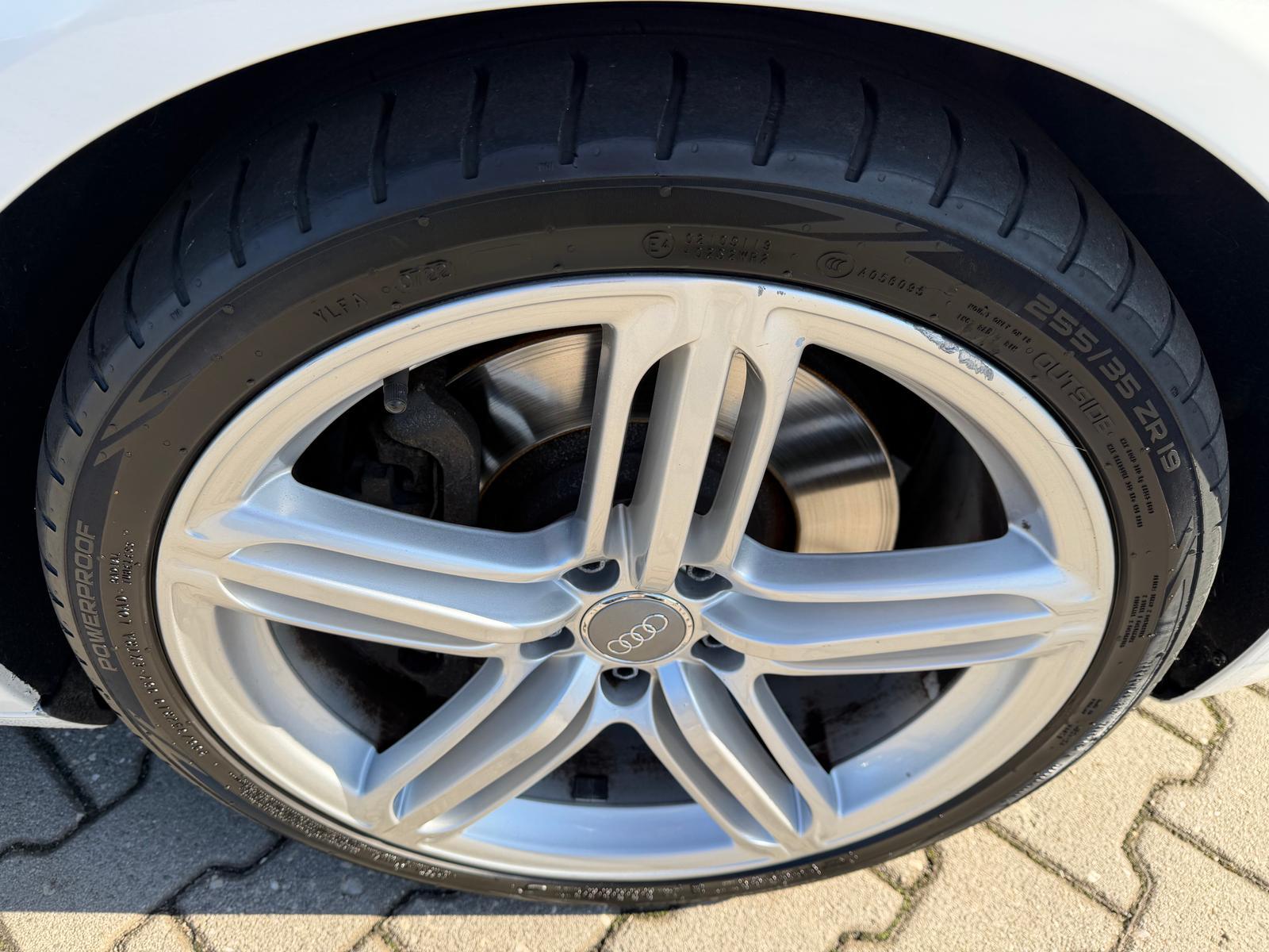 Audi Quattro 2011 — photo 14