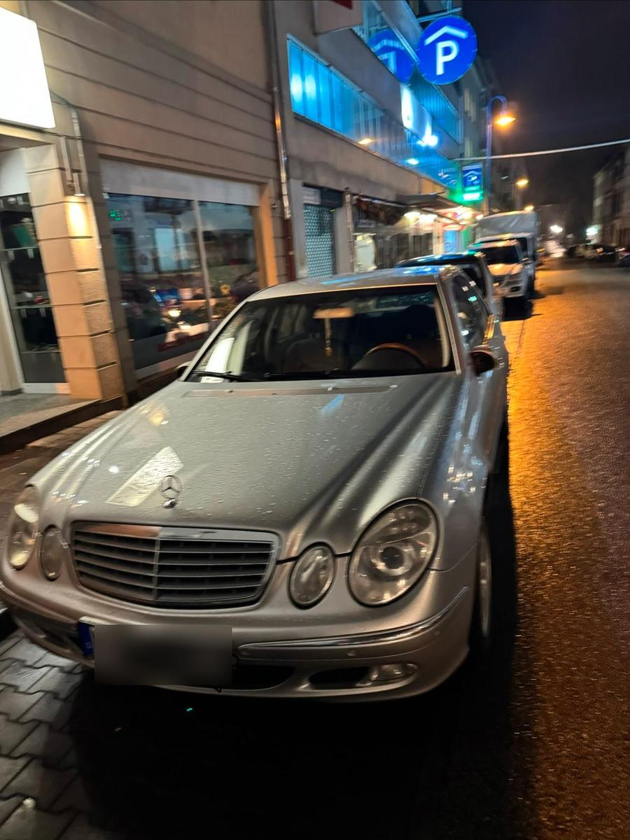 Mercedes-Benz 240