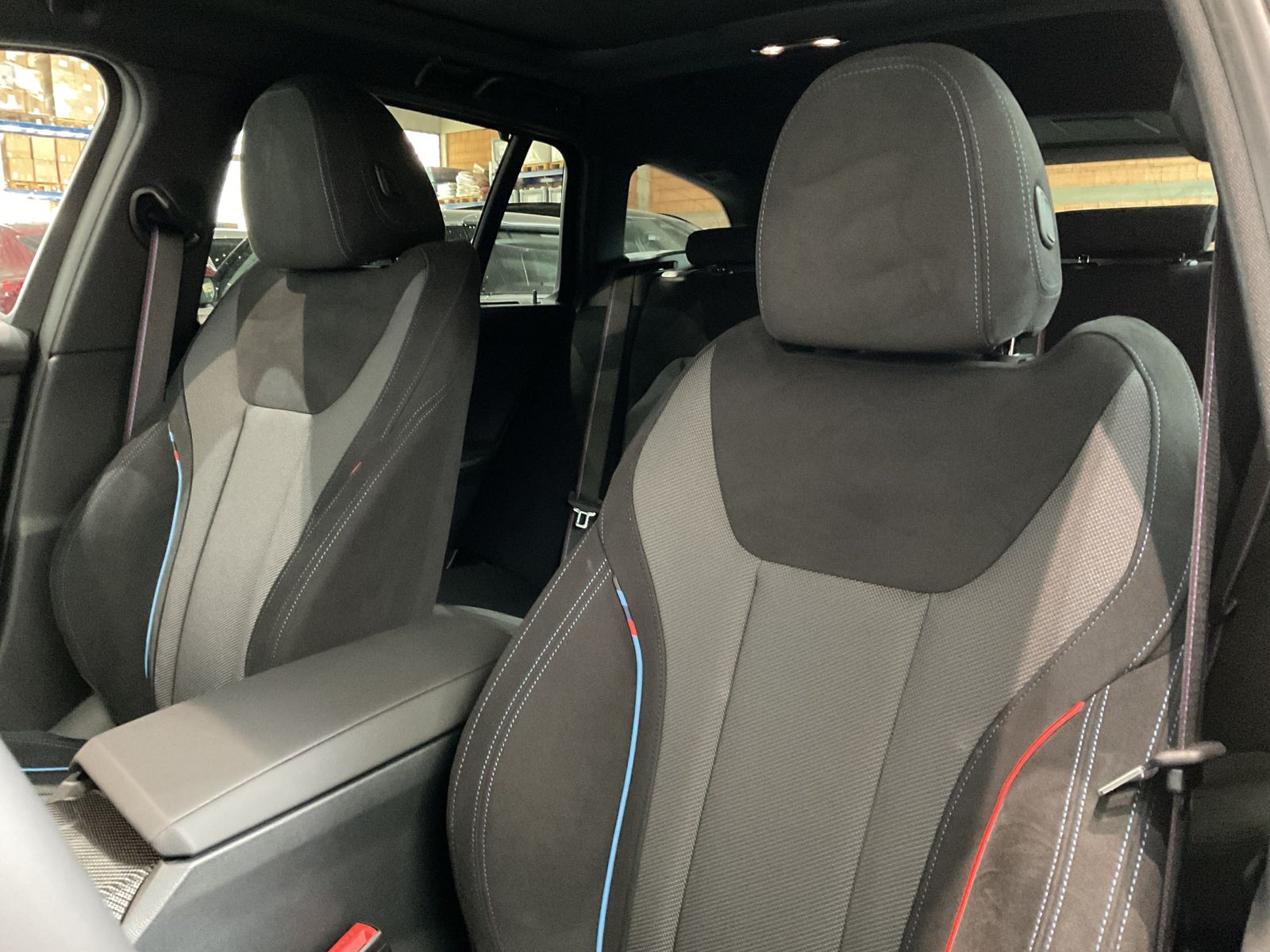 Fahrzeugabbildung BMW 320d Panorama Glasdach, H&K Hifi, 18" &apos;LMR