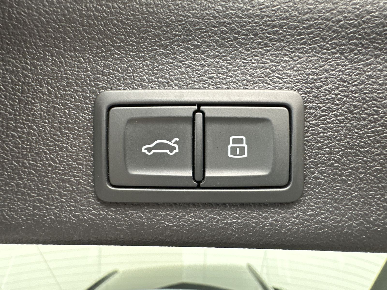Fahrzeugabbildung Audi A6 Avant 40 TDI S-Line Black NAV+LED+ACC+19ZO+VC