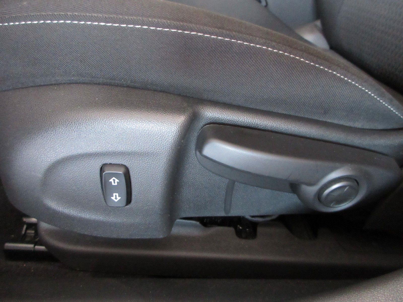 Fahrzeugabbildung Opel Insignia B 2.0D ST LED/NAVI/SHZ/LHZ/AHK