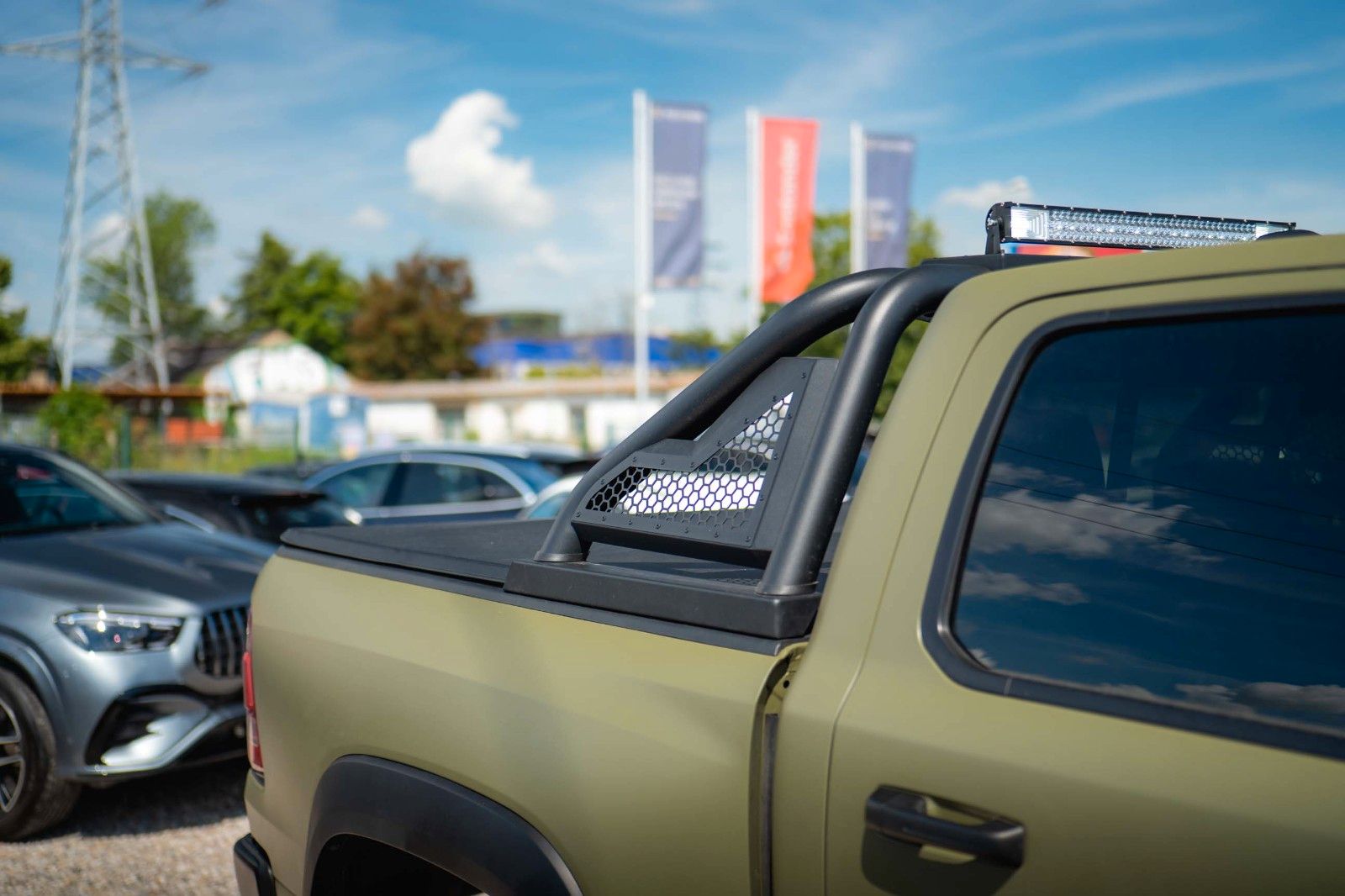 Fahrzeugabbildung Dodge RAM 5.7 V8 HEMI 4x4 LARAMIE OFFROAD TRX Styling