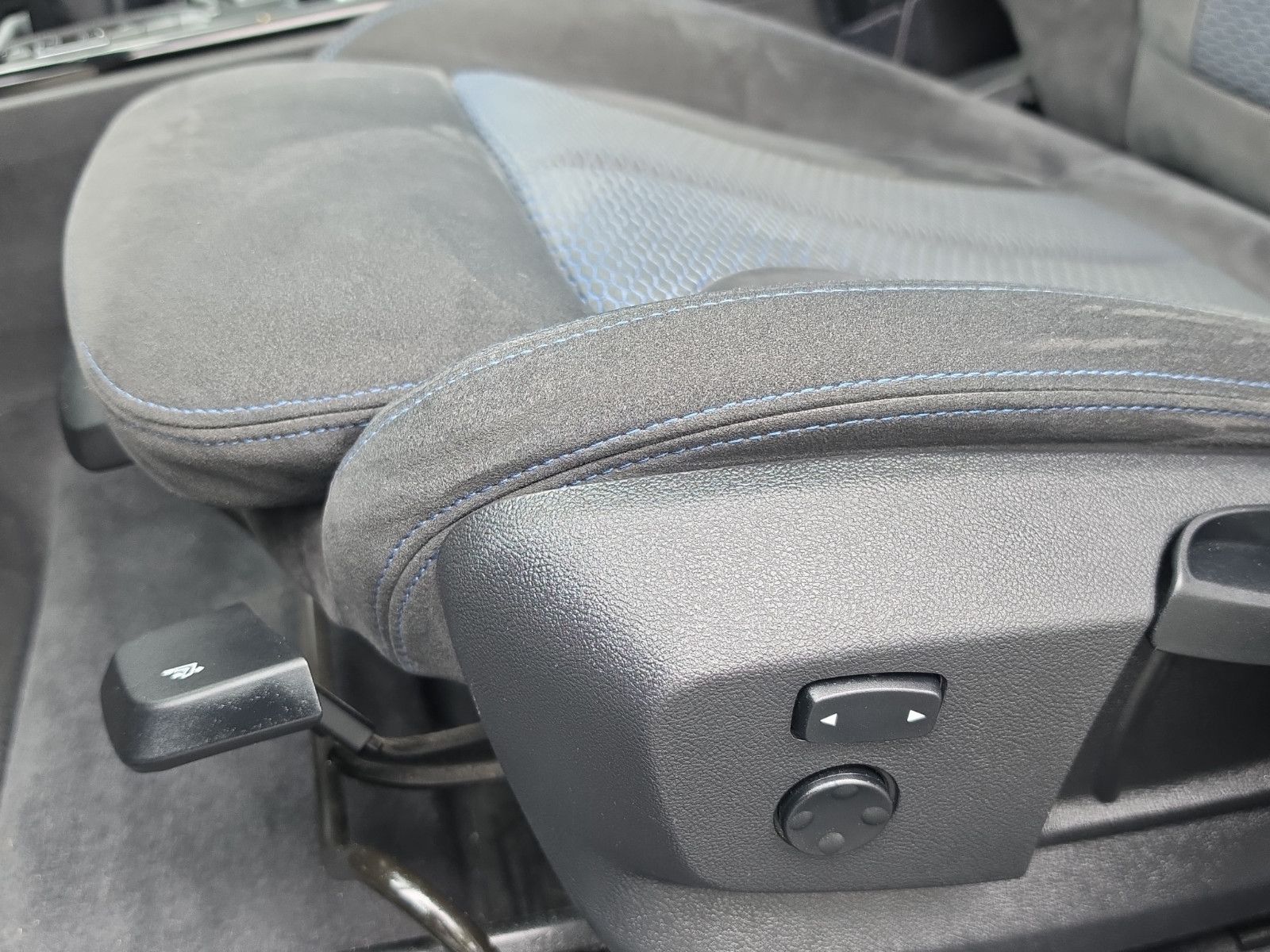 Fahrzeugabbildung BMW X1 xDrive 20 d M-Sport Automatik