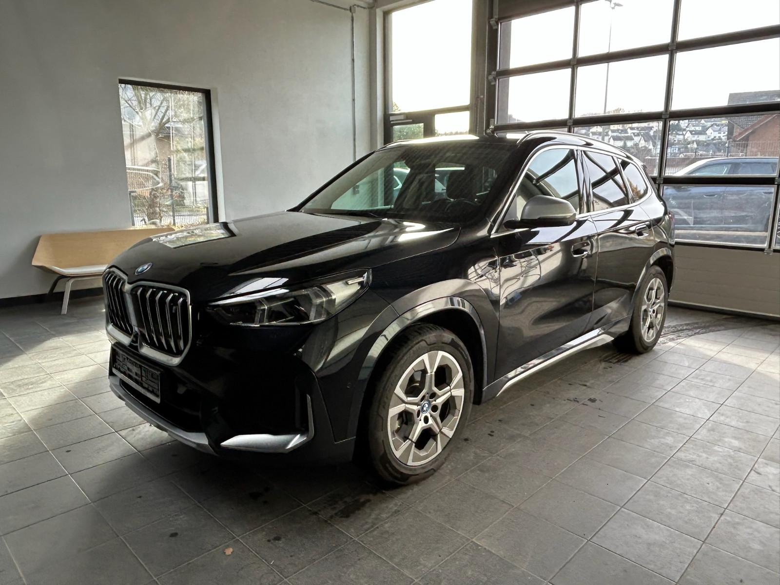 BMW iX1 30 xDrive xLine Leder_Pano_HarmanKard_Headup