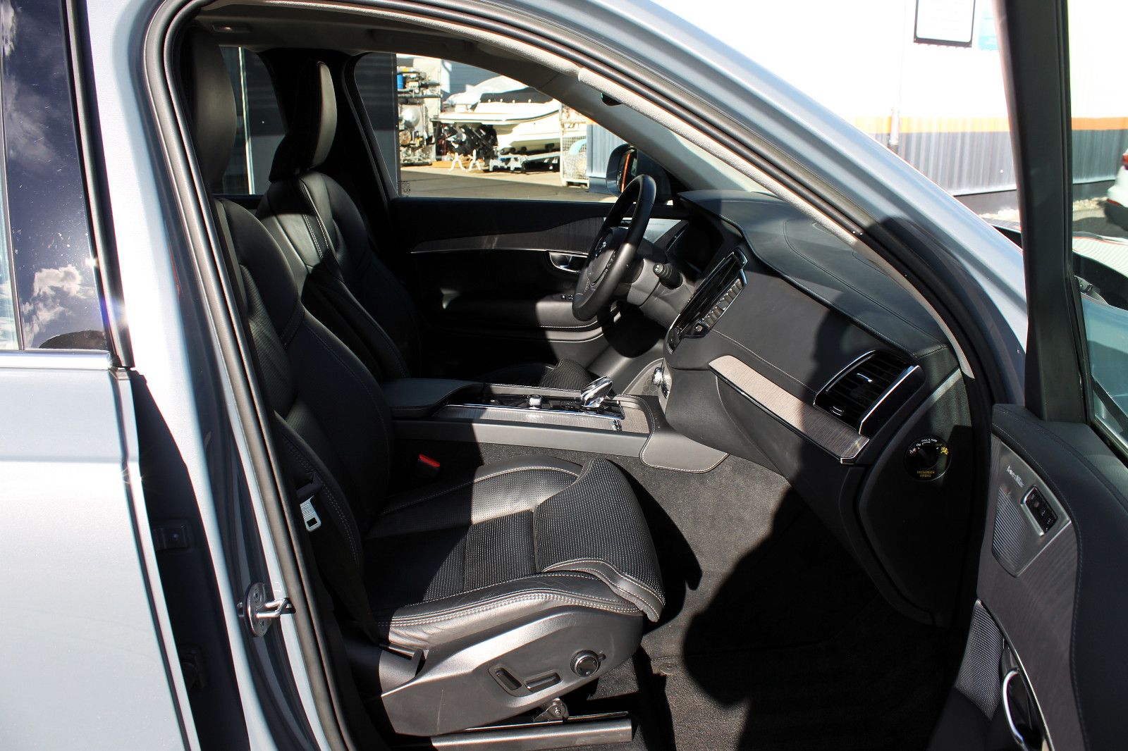 Fahrzeugabbildung Volvo XC90 B5 AWD Ultimate Bright 7-Stz. 360° ACC PANO