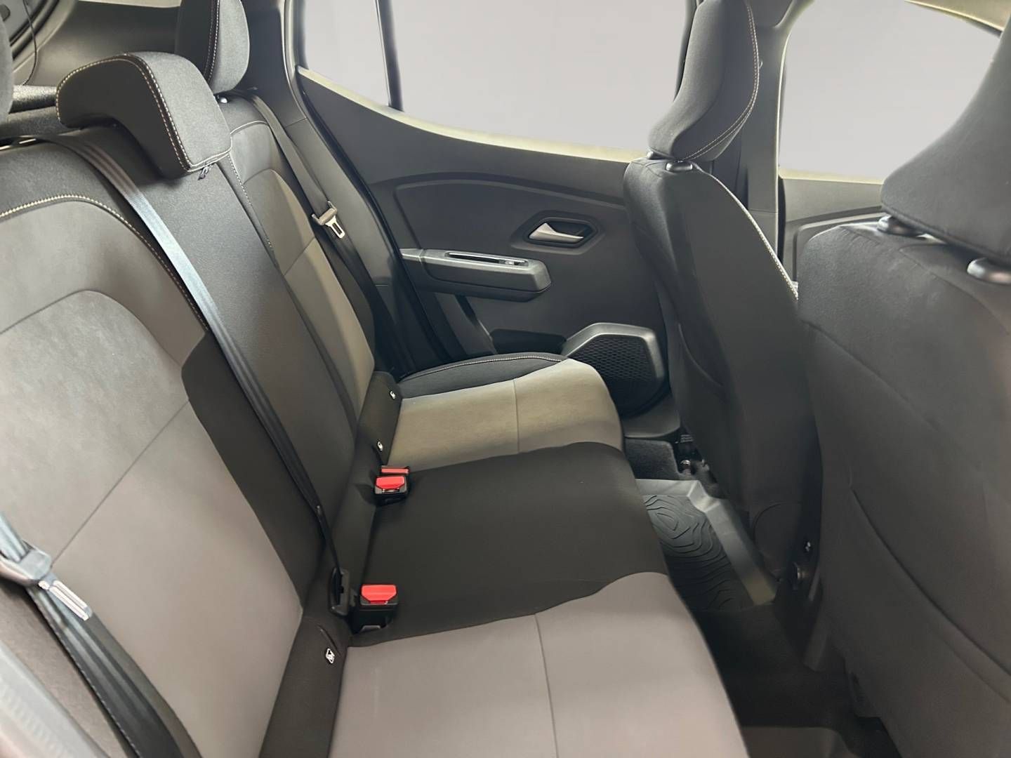 Fahrzeugabbildung Dacia Sandero Stepway Extreme+ TCe 110 inkl. Servicepa