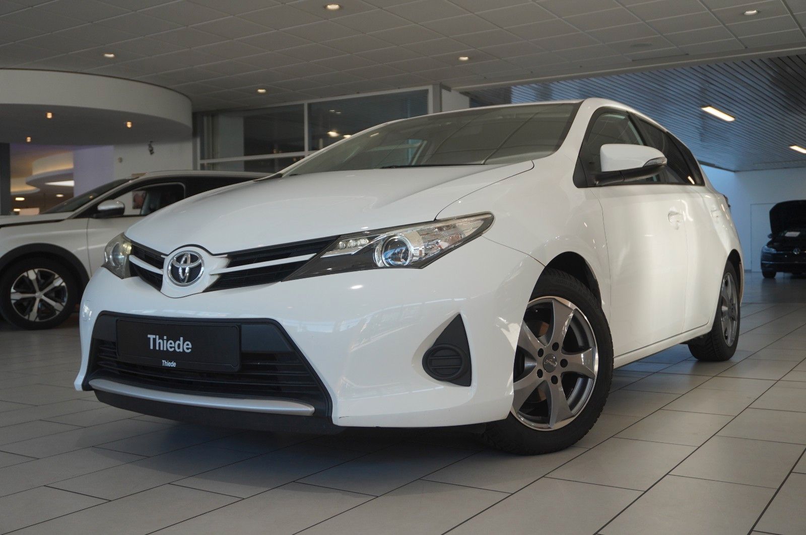 Fahrzeugabbildung Toyota Auris LIM. 1.3 5-TÜR KLIMA/LED/USB/MULTI./AHK