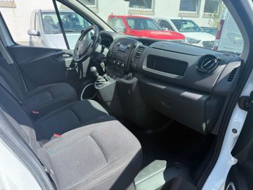 Opel Vivaro - 11