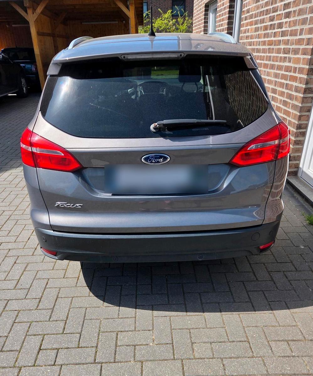 Ford Focus 2015 — салон