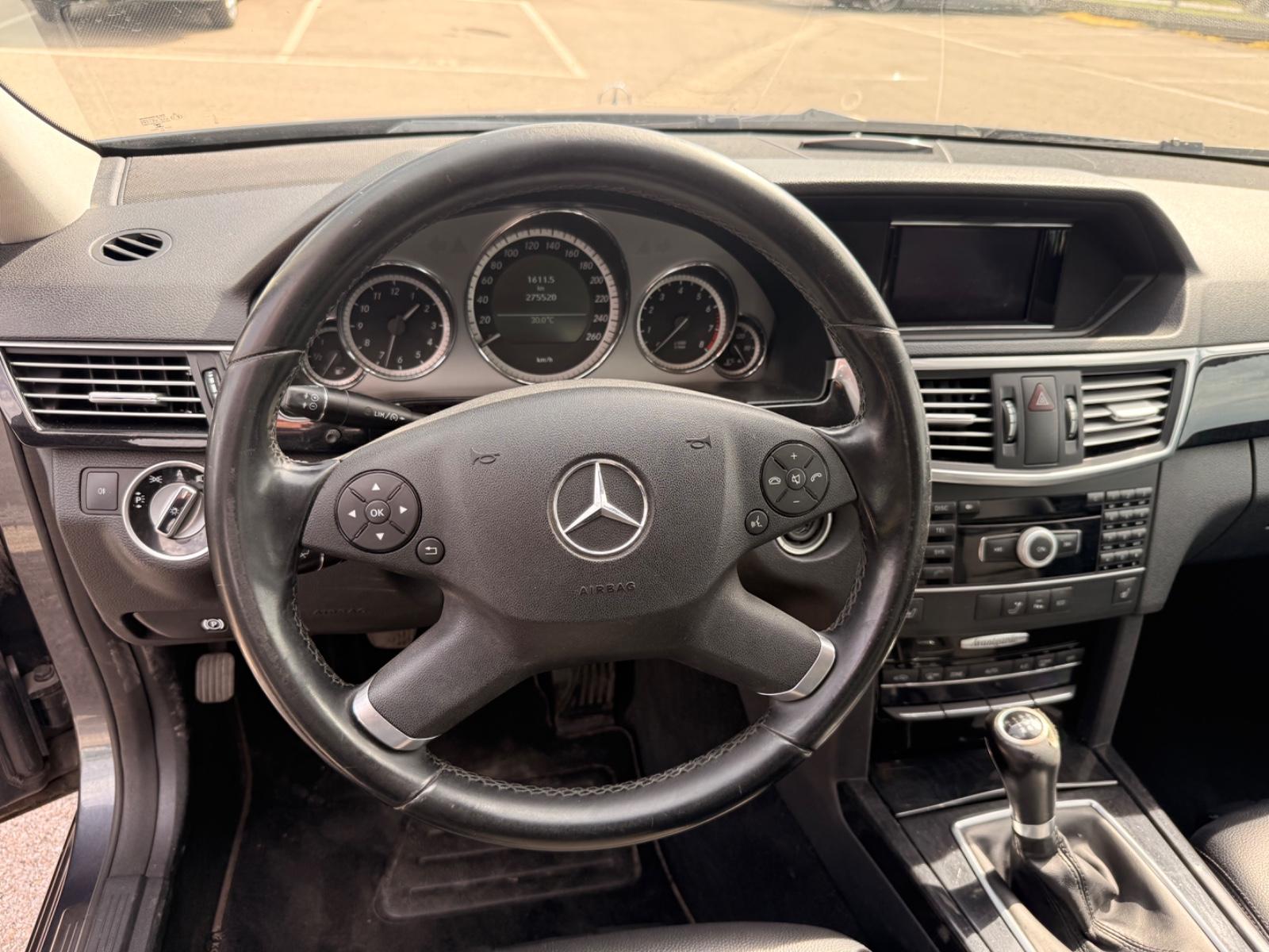 Mercedes-Benz E 200 CGI T Blue AVANTGARDE SHZ AHK NAVI XENON