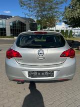 Opel Astra J Lim. 5-trg. Edition - Opel Astra aus 2010: J