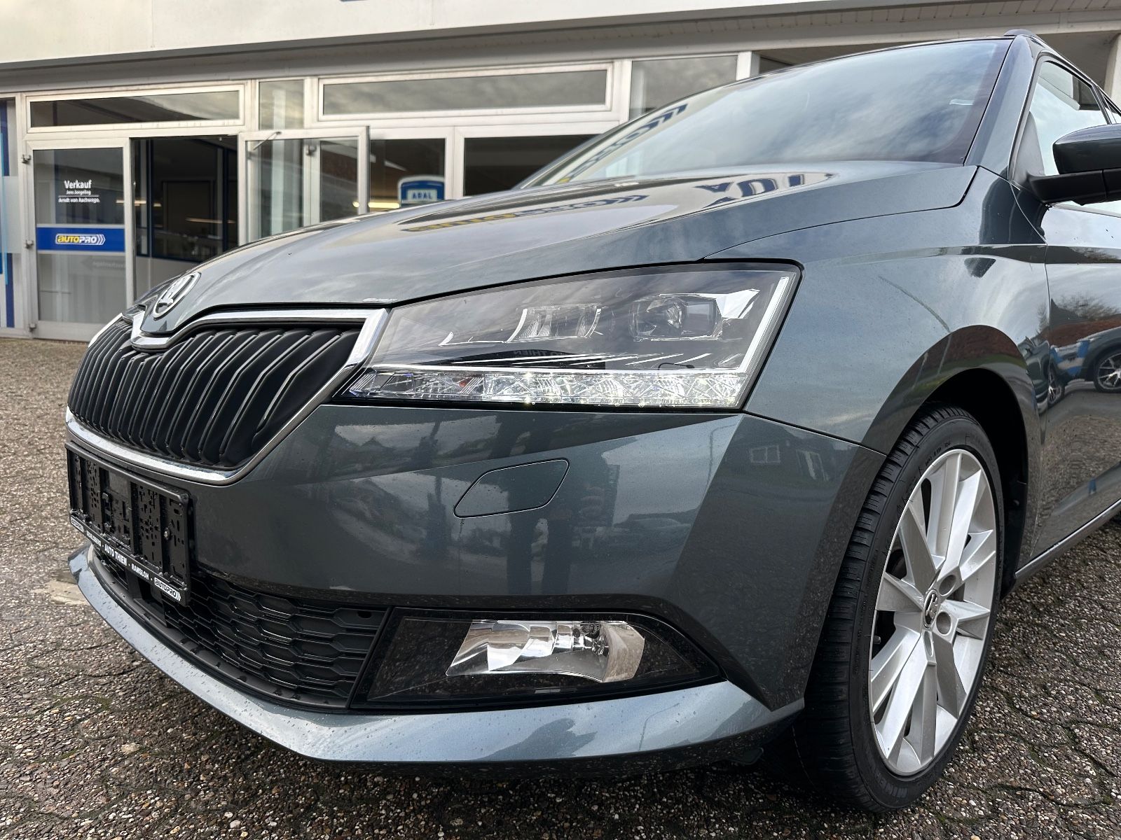 Fahrzeugabbildung SKODA Fabia Combi 1.0 TSI Style SHZG/EPH/Carplay