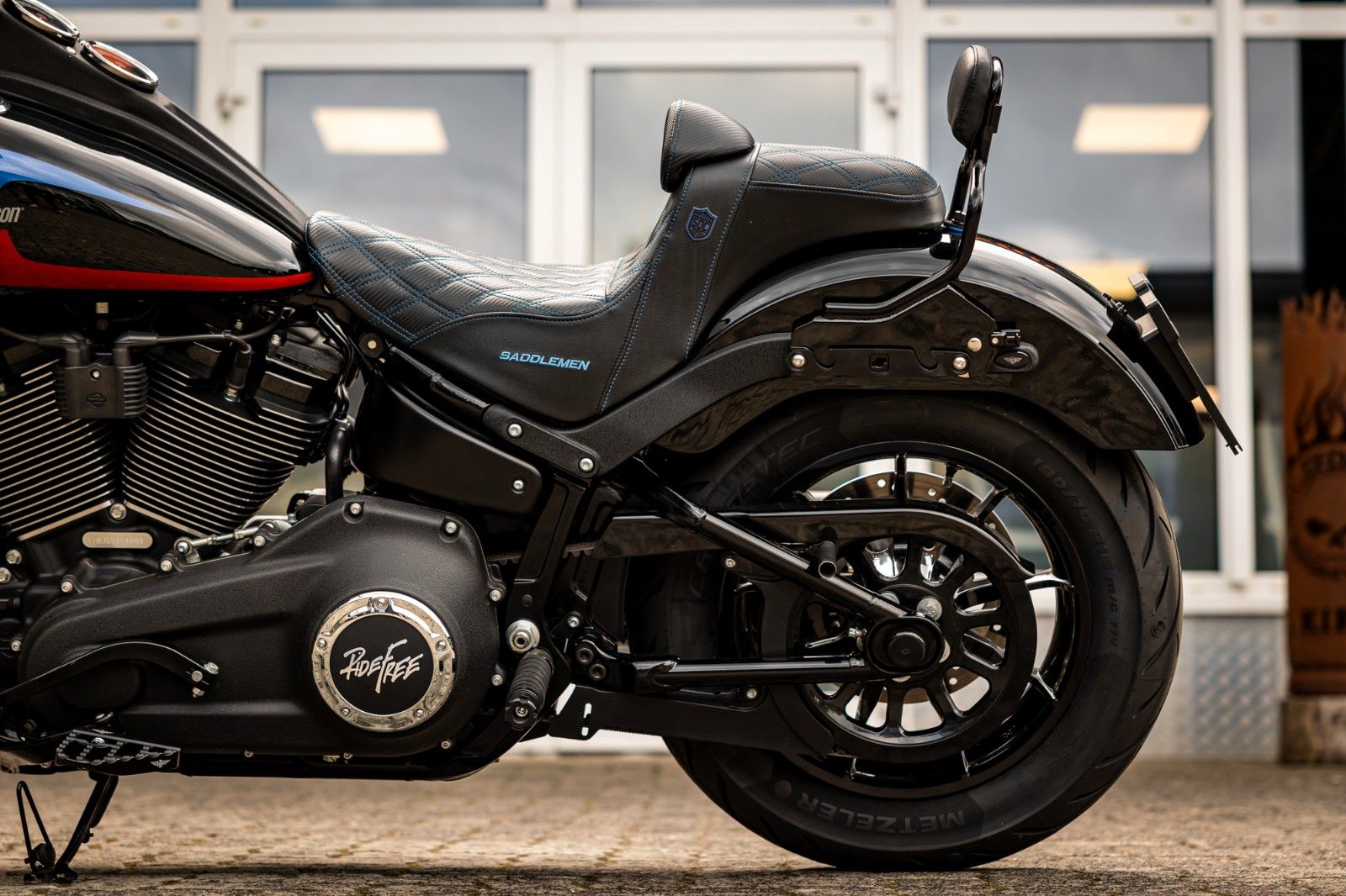 Fahrzeugabbildung Harley-Davidson FXLR LOW RIDER - JEKILL & HYDE -