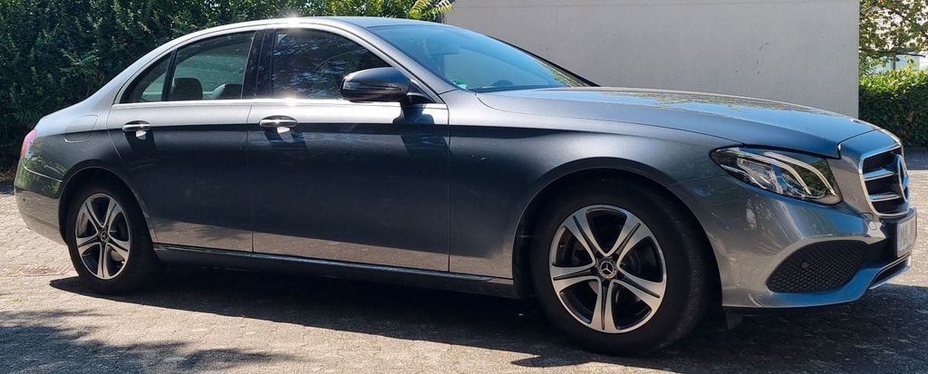 Image of Mercedes-Benz E 200