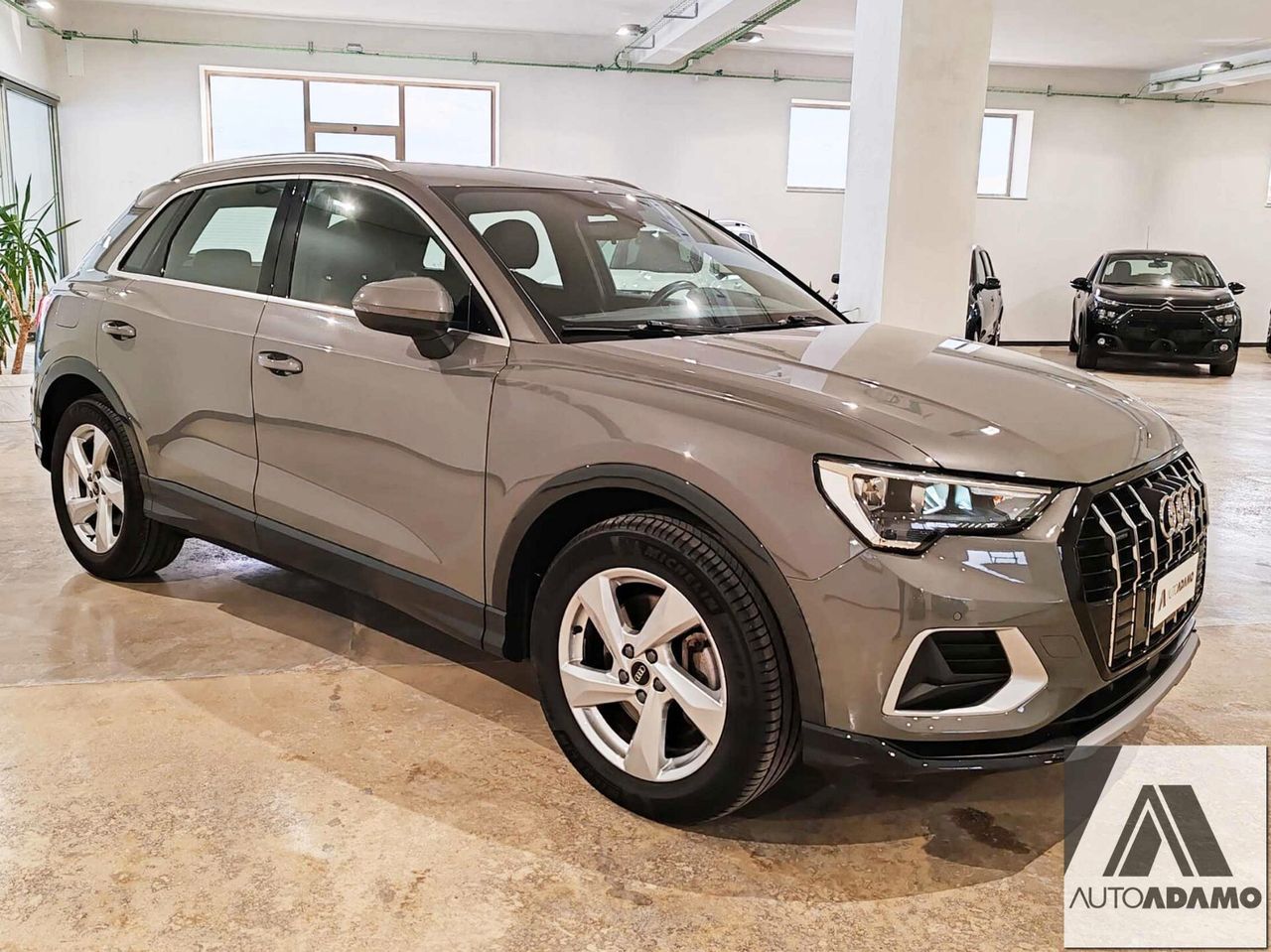 Audi Q3 40 TDI quattro S tronic Business imagem 3