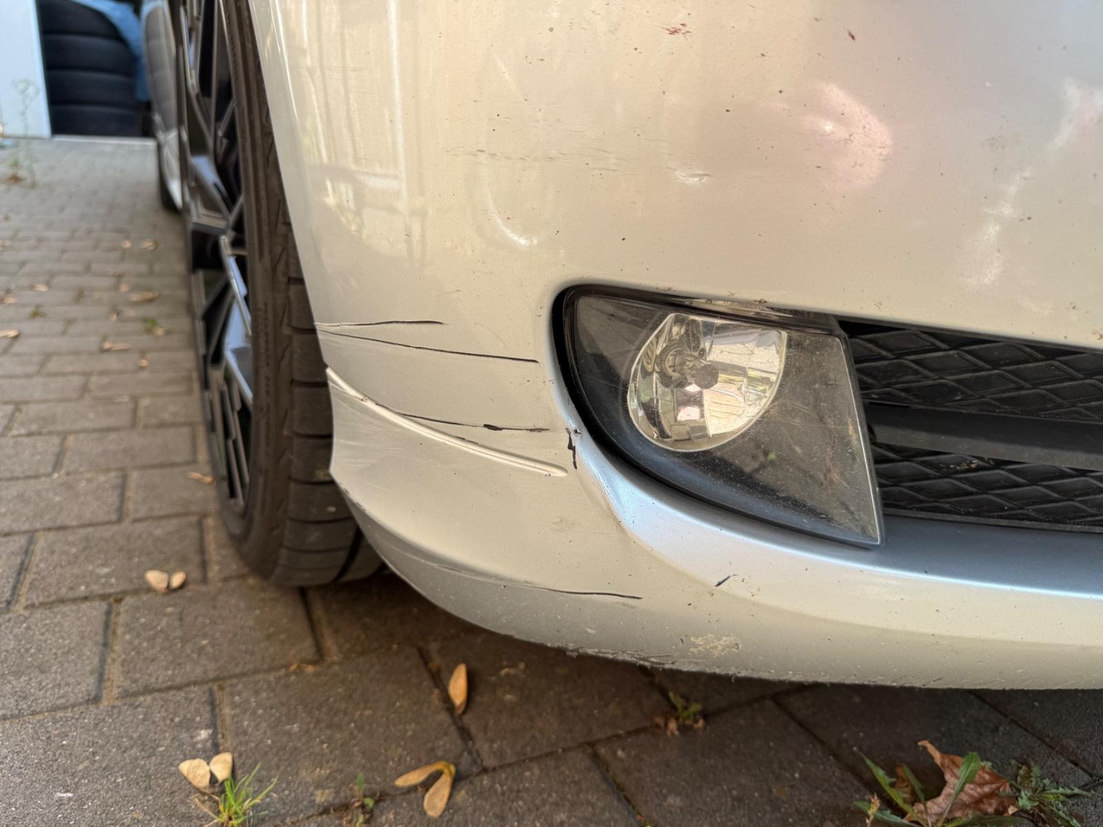 BMW 318 2009 — photo 8