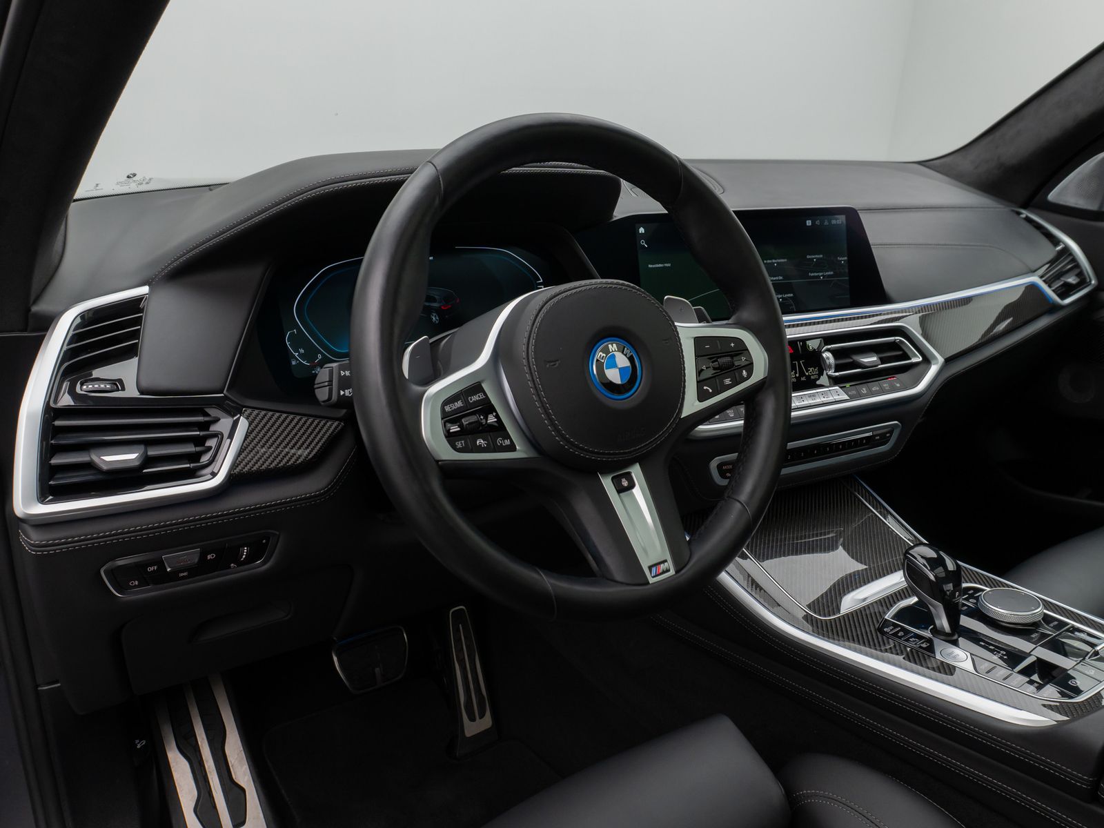 Fahrzeugabbildung BMW X5 xD45e M Sport Panorama 360°Laser HUD B&W 22"