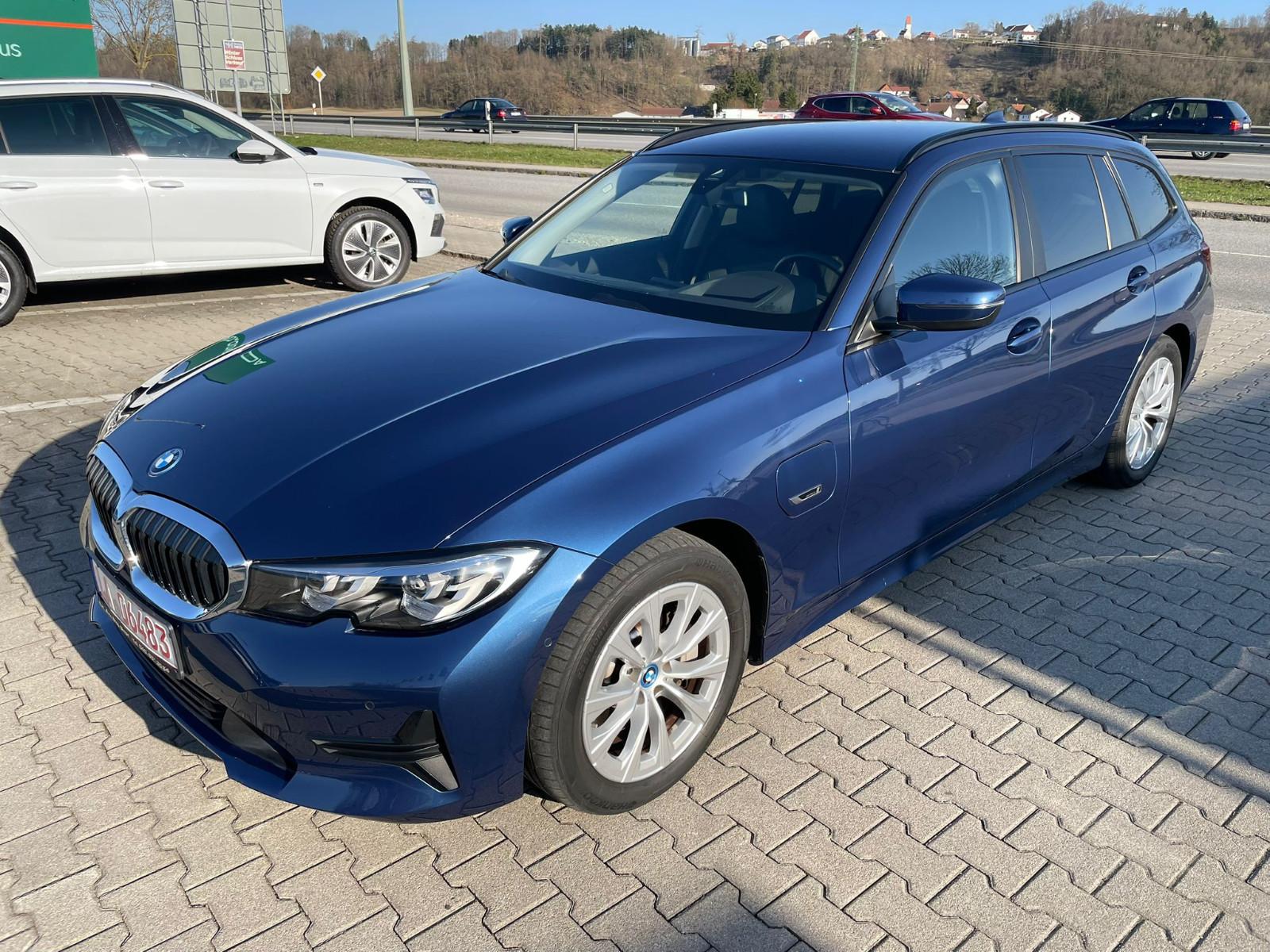 BMW 330e Touring Advantage HUD SHZ RFK AHK LiveCoPro