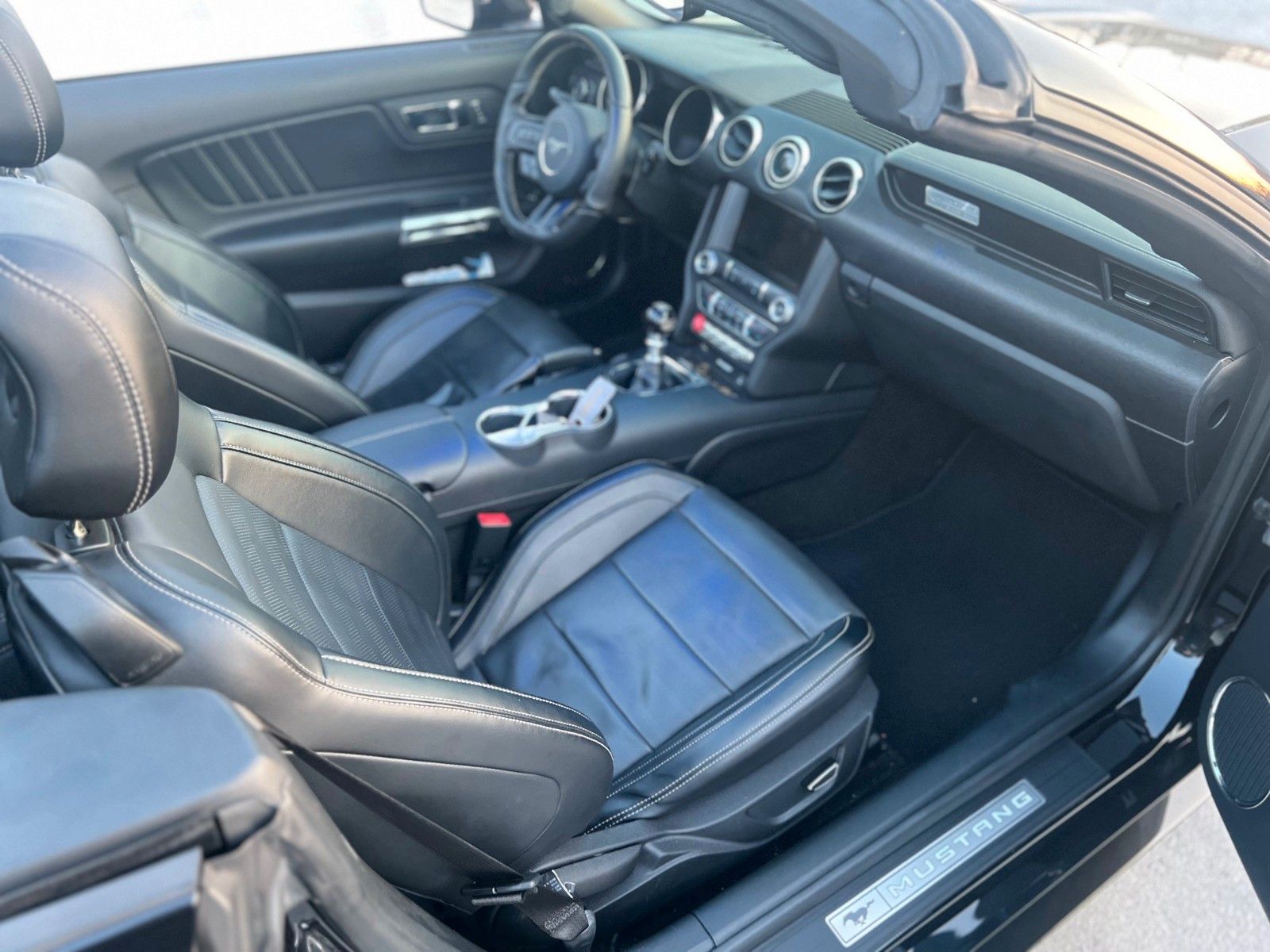 Fahrzeugabbildung Ford Mustang GT Cabrio V8-Neuwertig-20Zoll-FOX-Deutsc