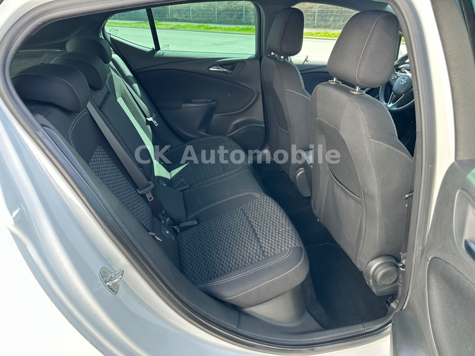 Fahrzeugabbildung Opel Astra K 1.6 Turbo Dynamic Autom./Navi/LED/ACC