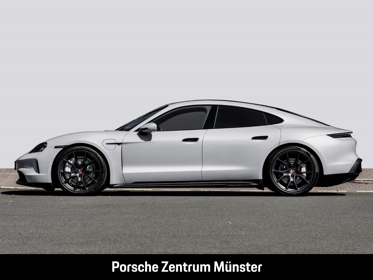 Porsche Taycan GTS Active-Ride Burmester HA-Lenkung HUD imagem 2