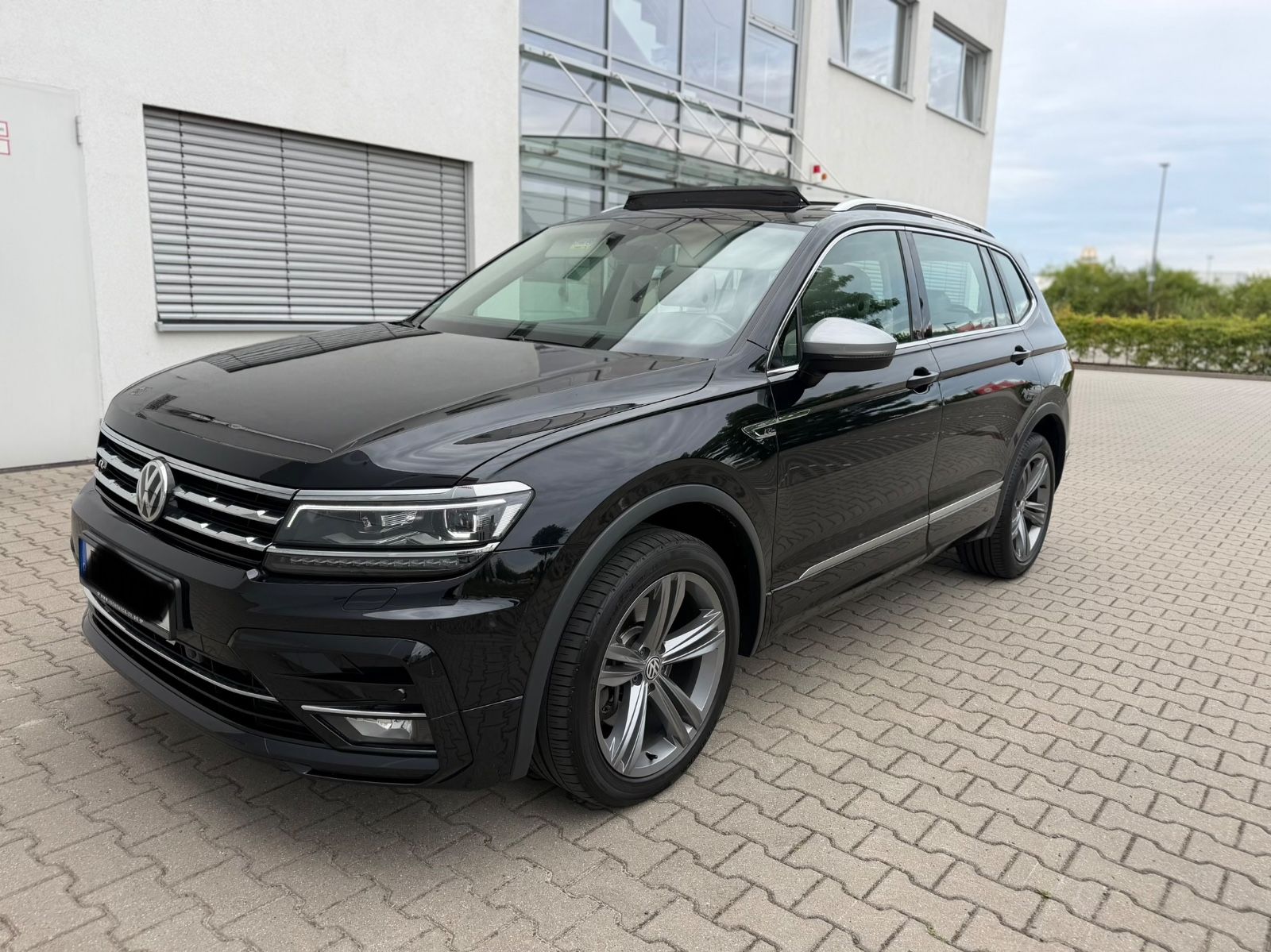 VW Tiguan Allspace 2.0 TDI, DSG 4M,  R-Line 7 Sitze