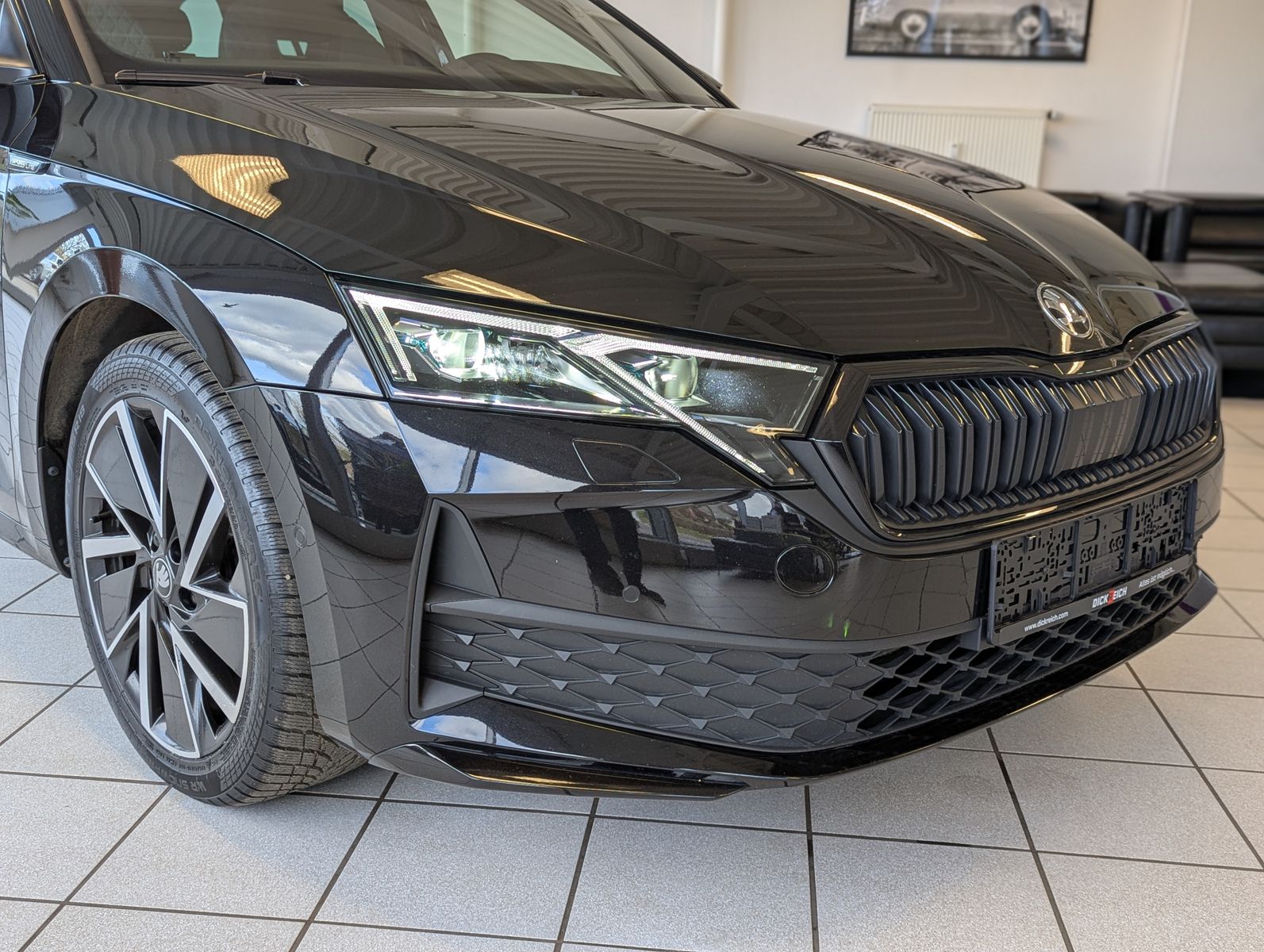 SKODA Octavia 2.0 TDI DSG Sportline Matix Assist+ 18" - Image 9