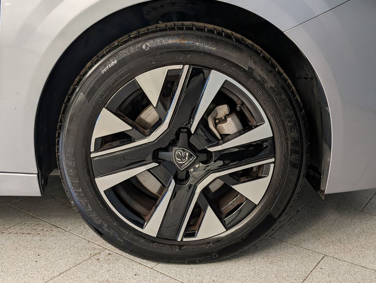 Peugeot 208 ii 1.2 puretech 100cv Allure imagem 3