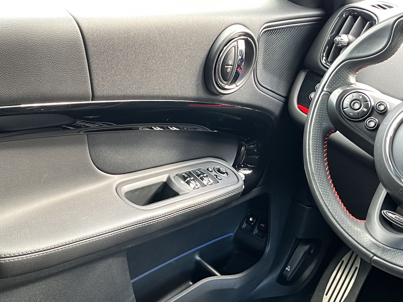 Fahrzeugabbildung MINI Countryman SE (Cooper) *NAVI*HUD*KEYL*LED*KAMERA