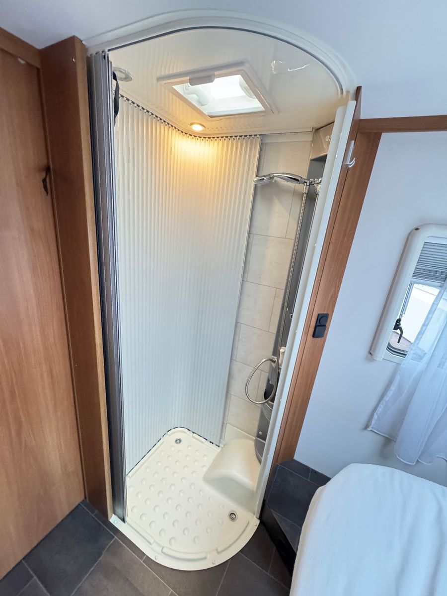 Fahrzeugabbildung Dethleffs T 7151-4 DB MAGIC EDITION QUEENSBETT SOLAR ALKO