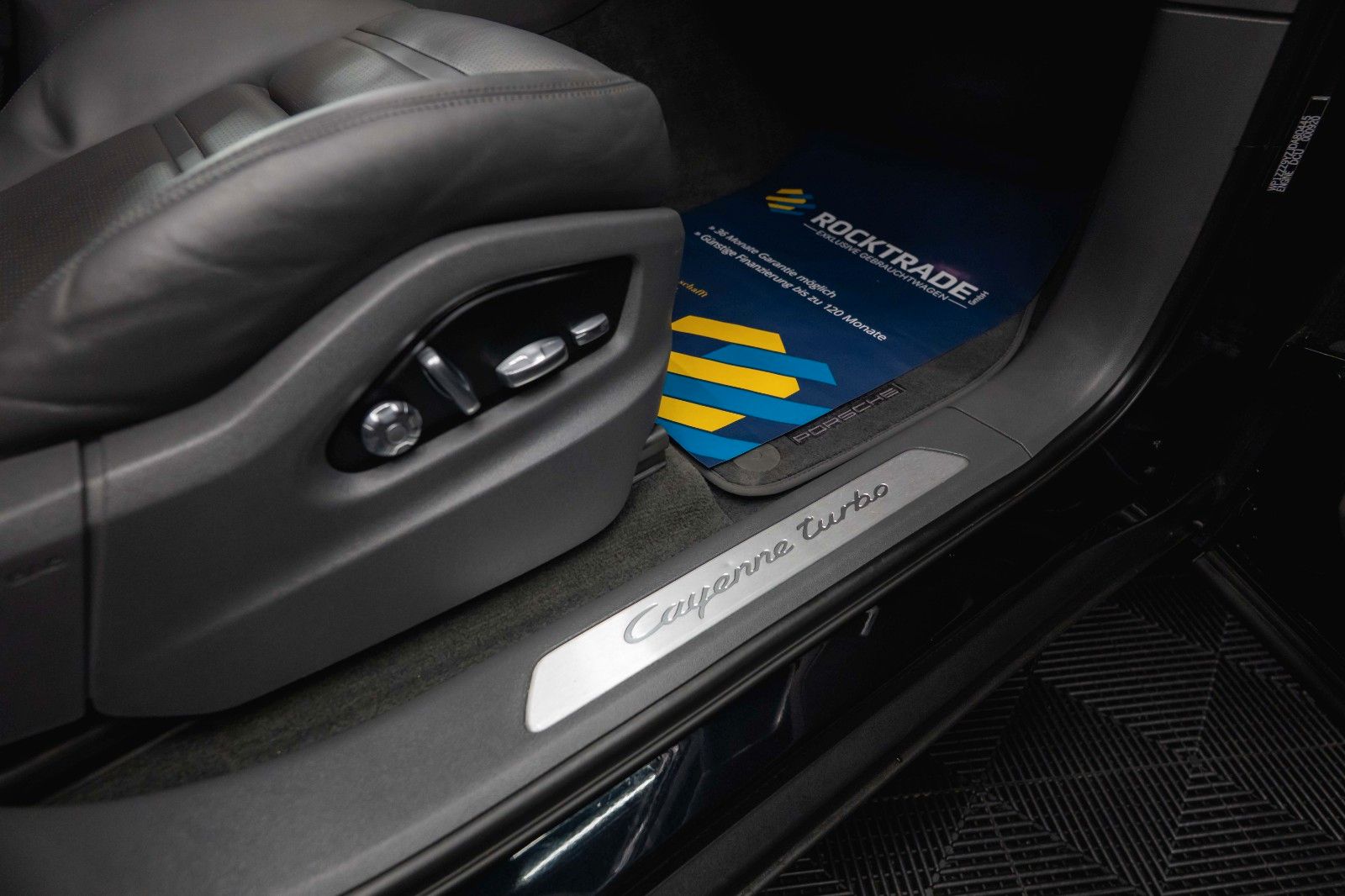 Fahrzeugabbildung Porsche Cayenne Turbo V8 Sport Chrono Black *ACC*LED*