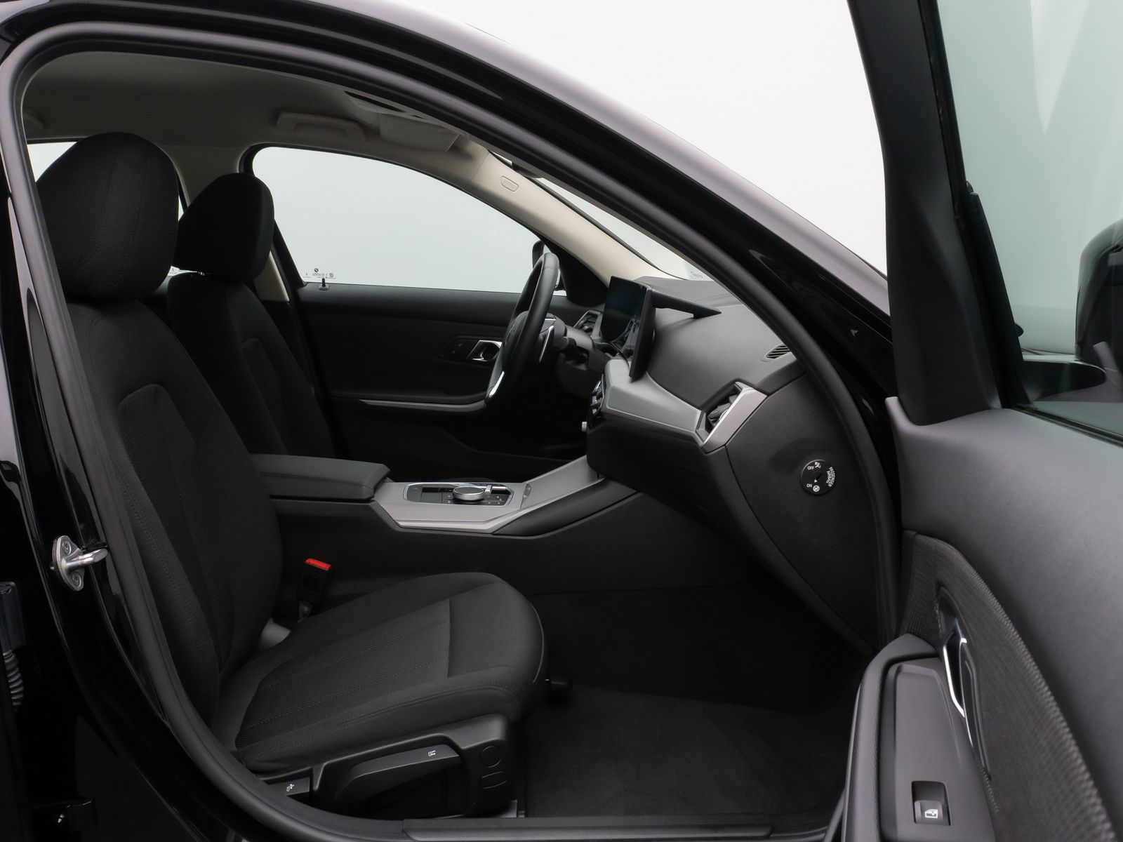 Fahrzeugabbildung BMW 318i GeschwindigReg DAB PDC Cockpit+ Widscreen