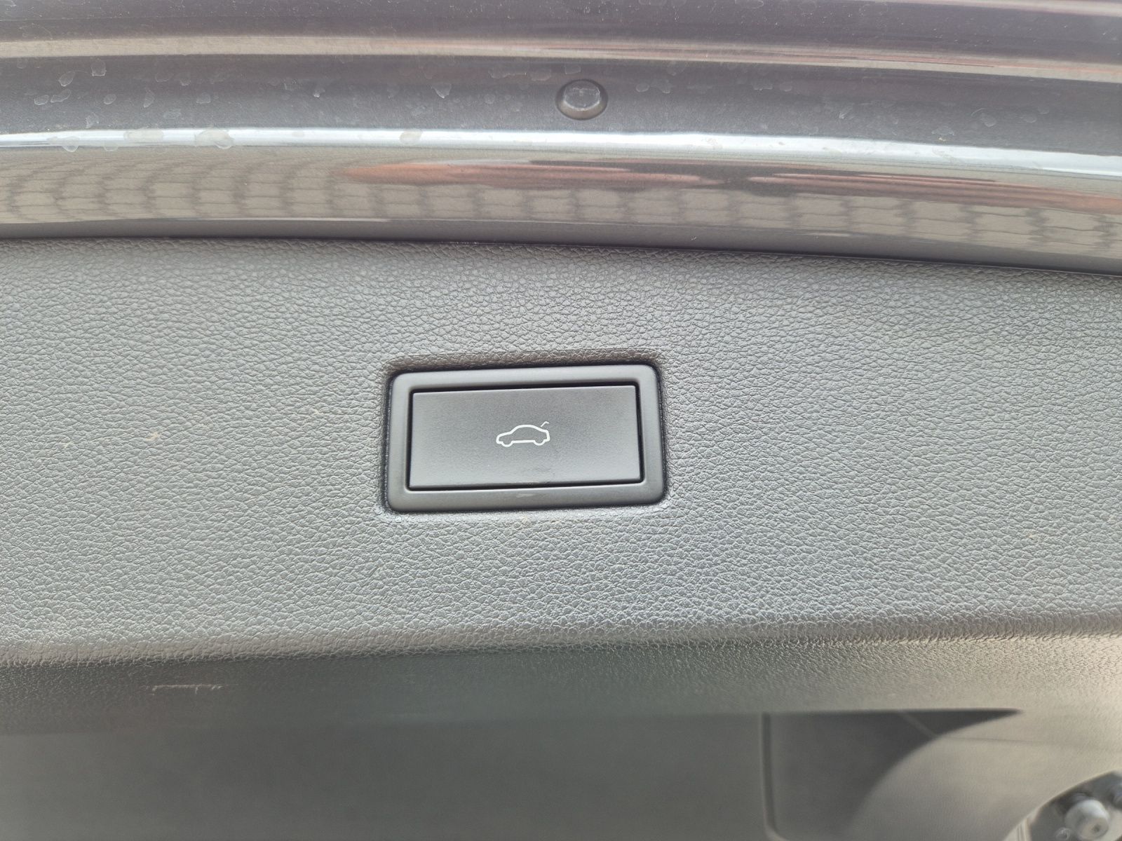 Fahrzeugabbildung Volkswagen Tiguan TSI R-Line 4M DSG Matrix AHK Navi ACC RFK