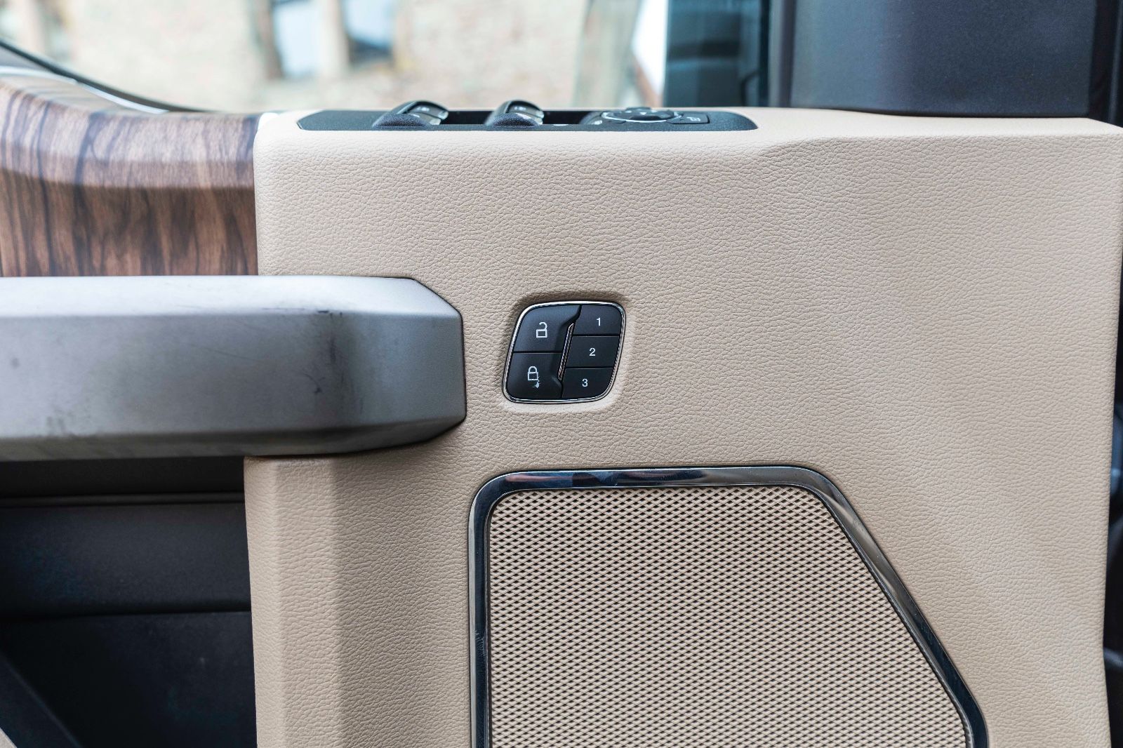 Fahrzeugabbildung Ford F 150 LARIAT 5.0L B&O AHK TOTW 360° PANO SHZ/K