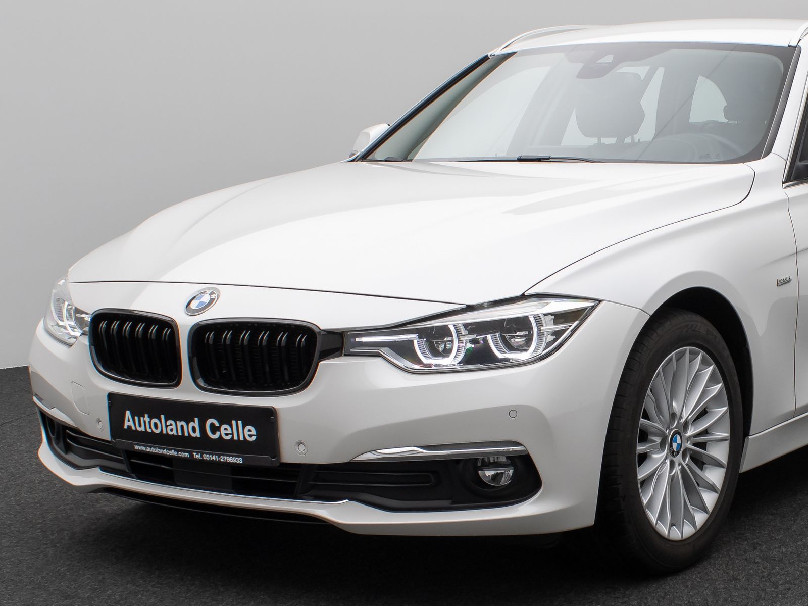 Fahrzeugabbildung BMW 320d Luxury Line Kamera HUD HiFi Stop&Go Komfort