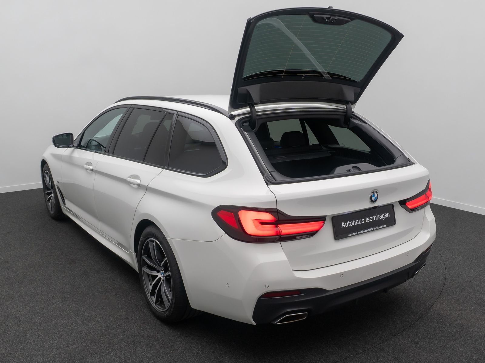 Fahrzeugabbildung BMW 530i M Sport Kamera HUD DAB Alarm HiFi 4xKlima