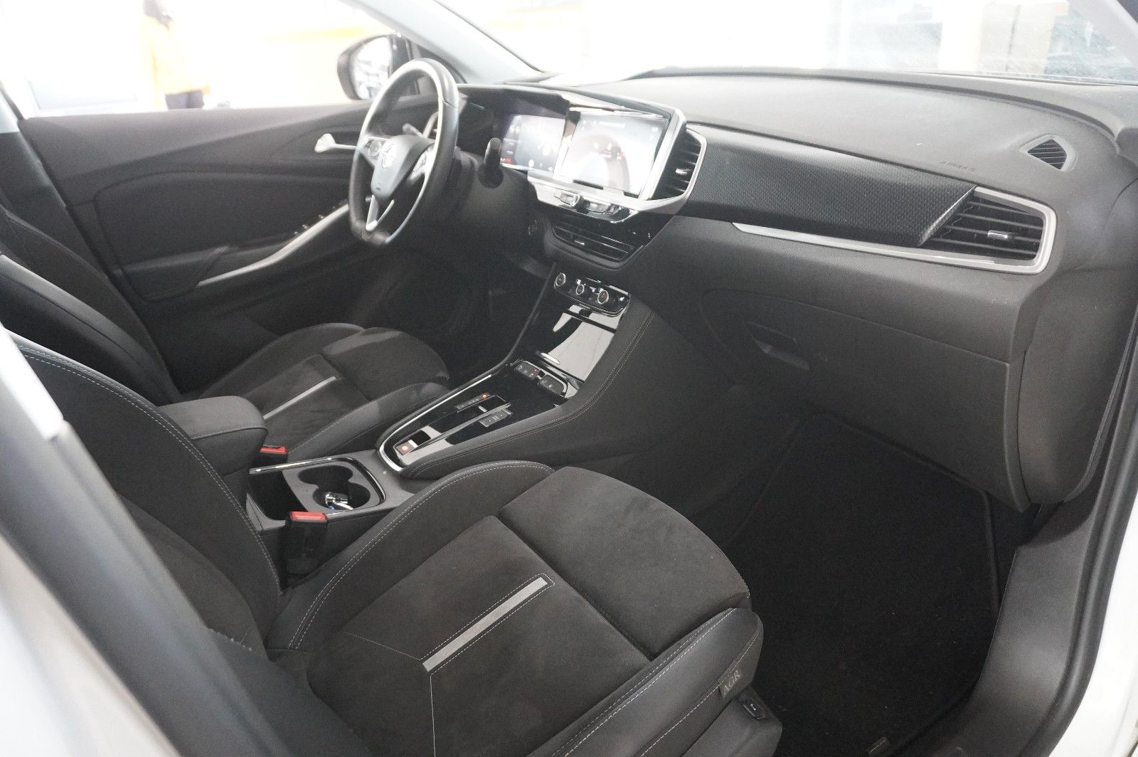 Fahrzeugabbildung Opel Grandland (X) 1.6T GSe HYBRID 4X4 NAVI/LED/SPORT