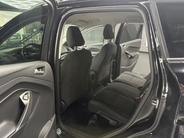 Ford Kuga - 10