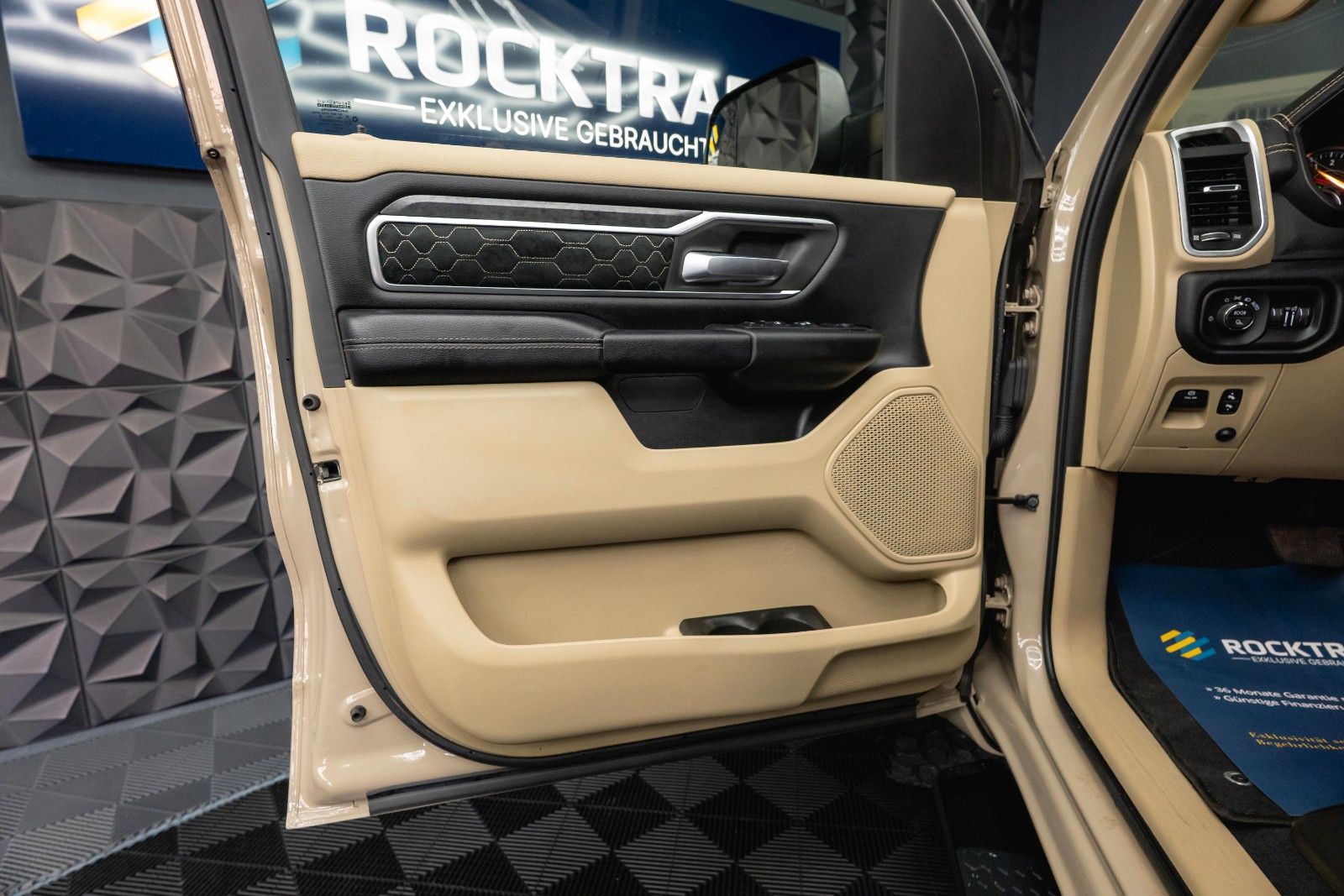 Fahrzeugabbildung Dodge RAM 5.7 V8 HEMI 4x4 ARMY STYLE Offroad LONGBED