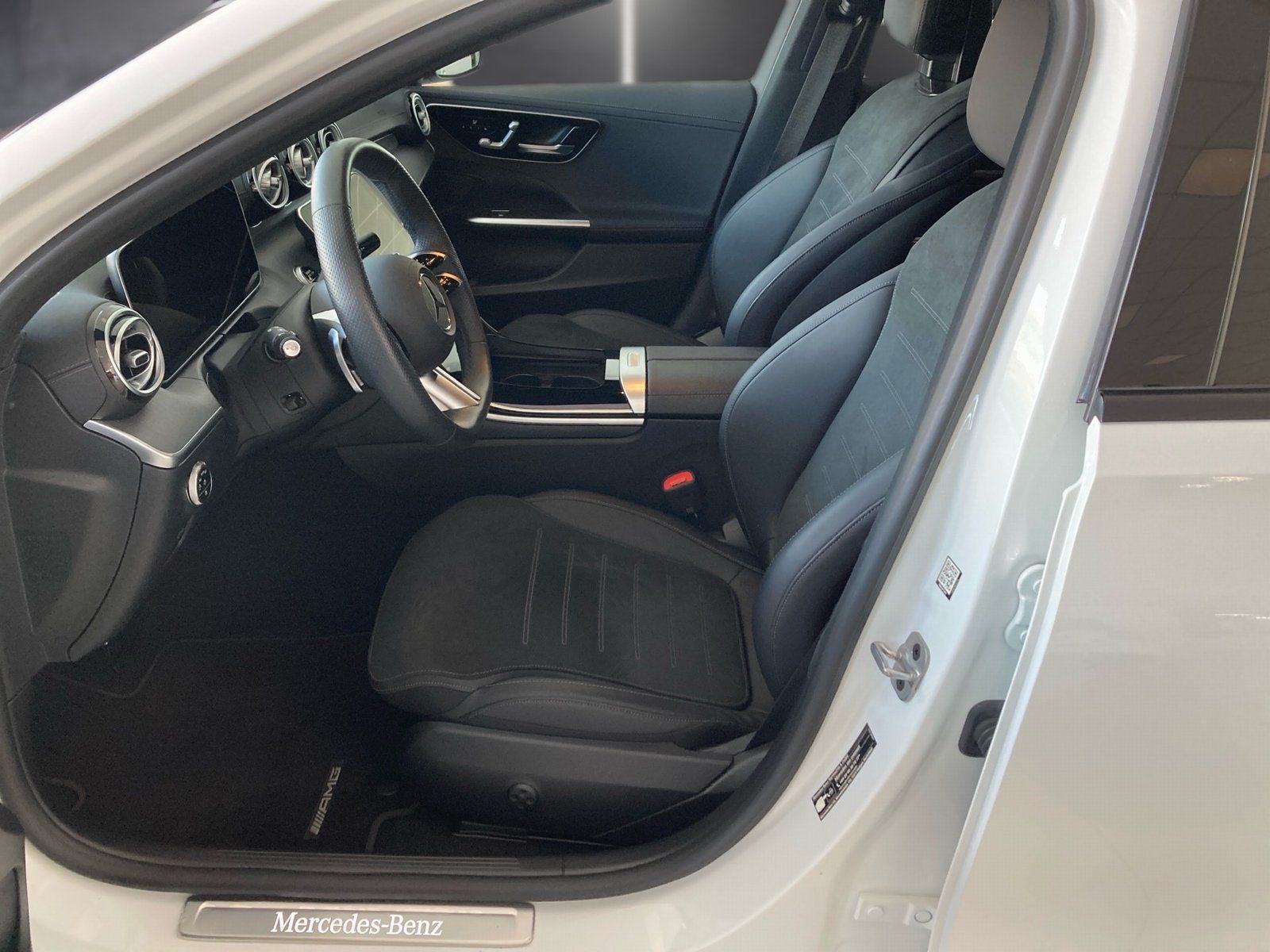 Fahrzeugabbildung Mercedes-Benz C 200 T AMG*Night*AHK*DIGITAL*Memory*Totwink*Kam