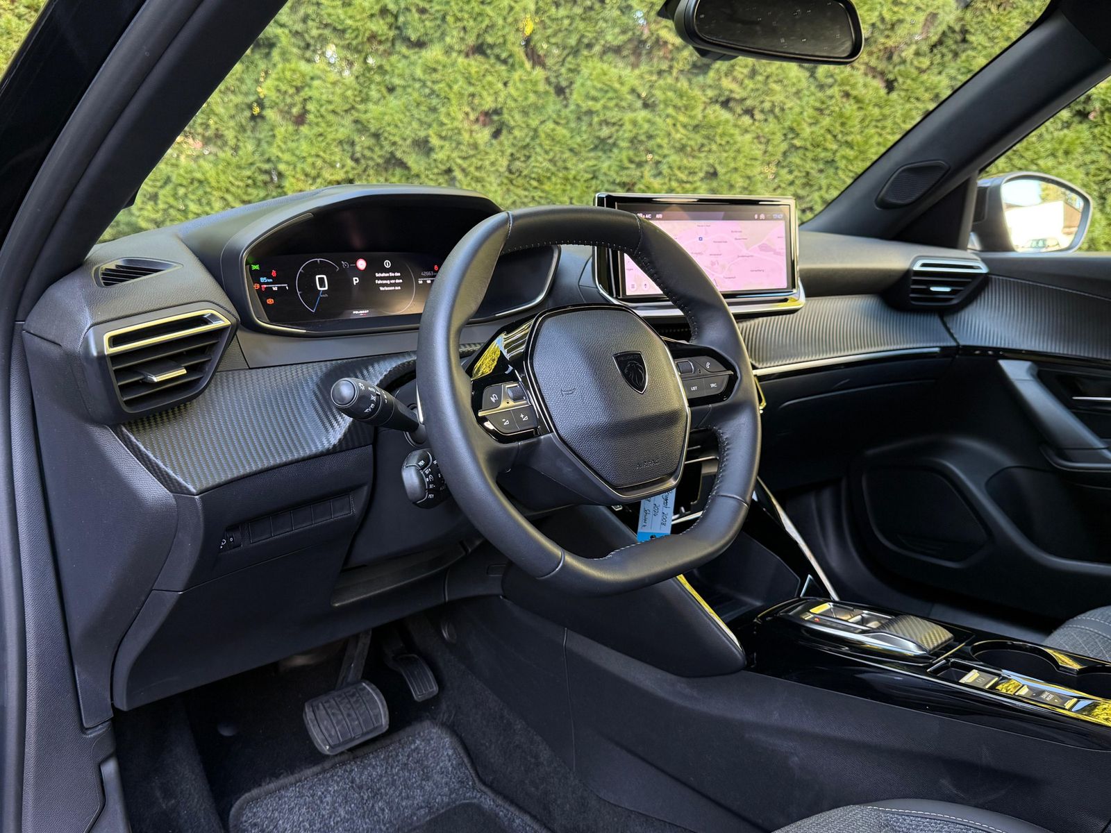 Fahrzeugabbildung Peugeot 2008 1.5Blue-HDI Allure LED+NAV+SHZ+AHK+KAM+VIRT