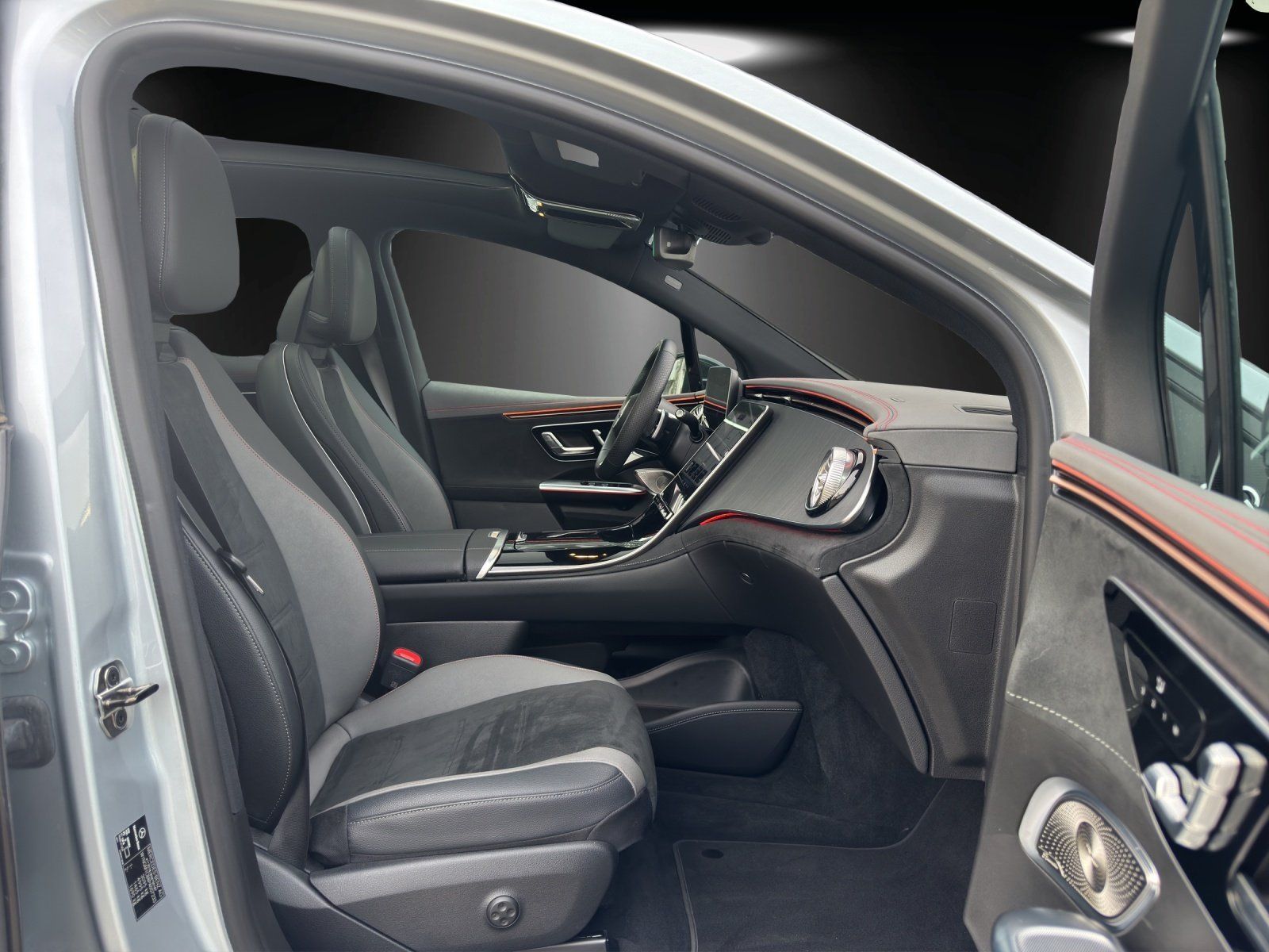 Fahrzeugabbildung Mercedes-Benz EQE350 4M SUV AMG Prem AIRMATIC Pano AHK HUD HAL