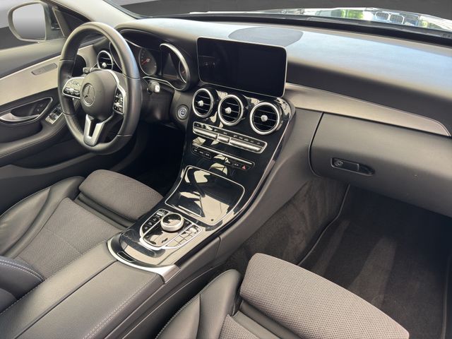 Fahrzeugabbildung Mercedes-Benz C 200 Td Avantgarde LED+Kamera+CarPlay+DAB+AHK