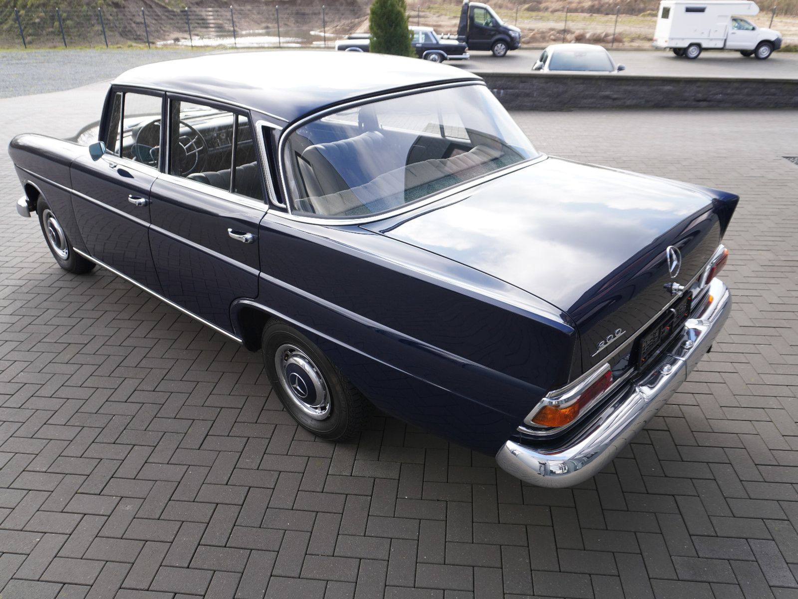 Fahrzeugabbildung Mercedes-Benz 200