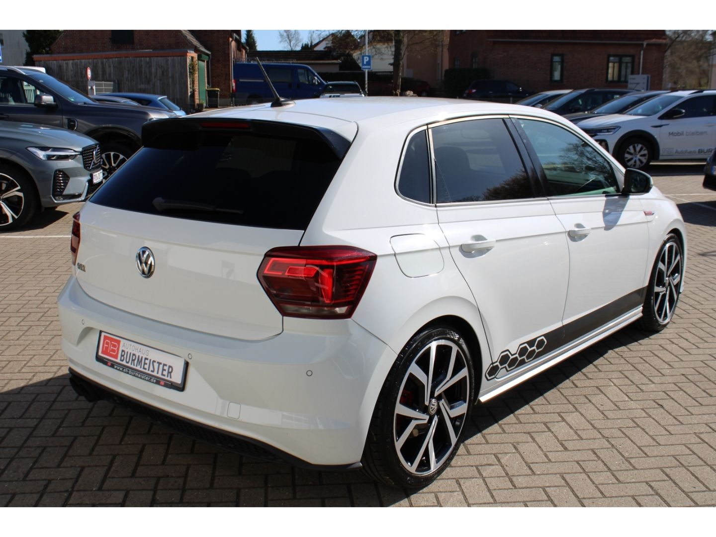 Fahrzeugabbildung Volkswagen Polo VI GTI 2.0TSI DSG ACC LED Milltek H&R PDC R