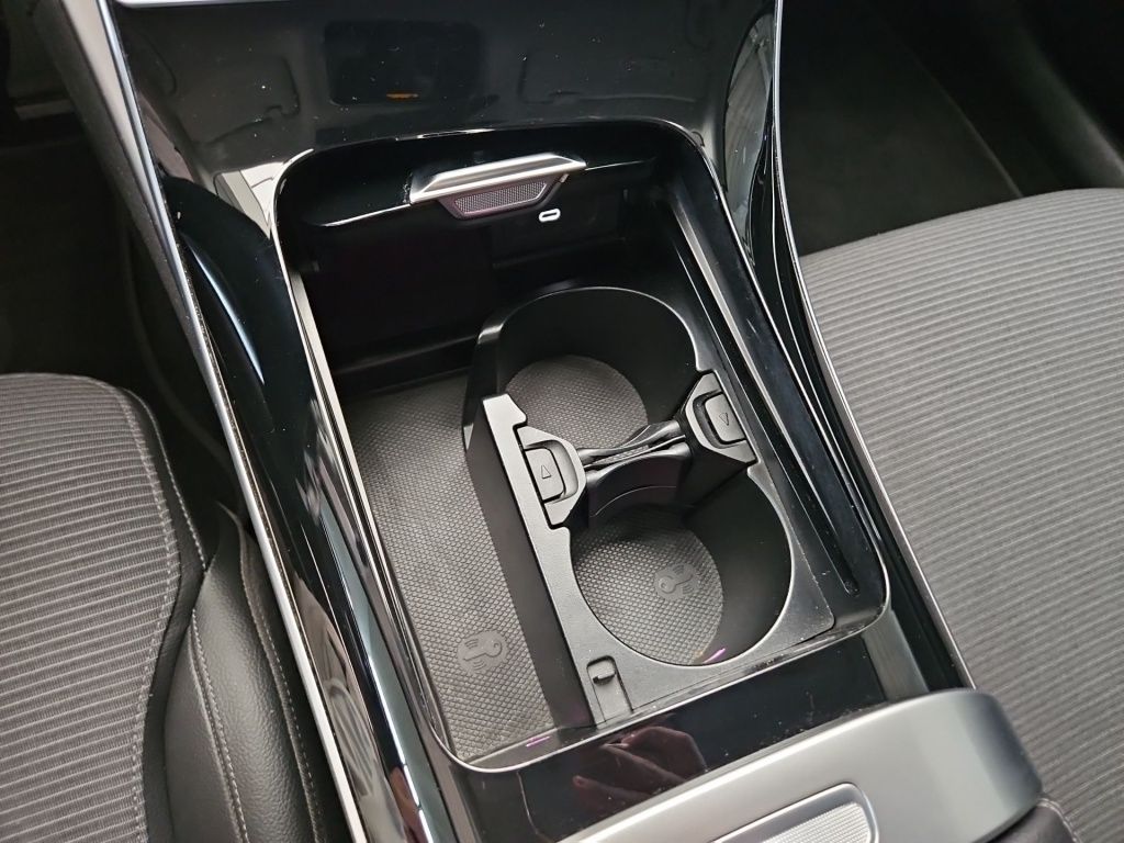 Fahrzeugabbildung Mercedes-Benz C 180 T Avantg. Distronic+ LED SHZ Ambie.