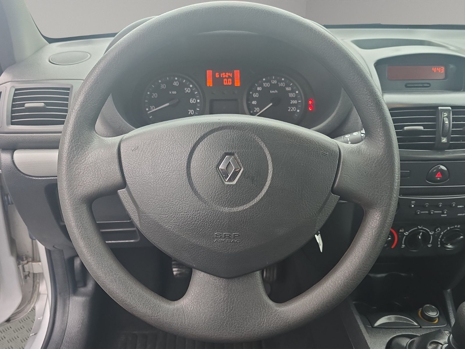 Fahrzeugabbildung Renault Clio II Campus+NUR 61 KM+ALWETTERREIFEN+TÜV NEU