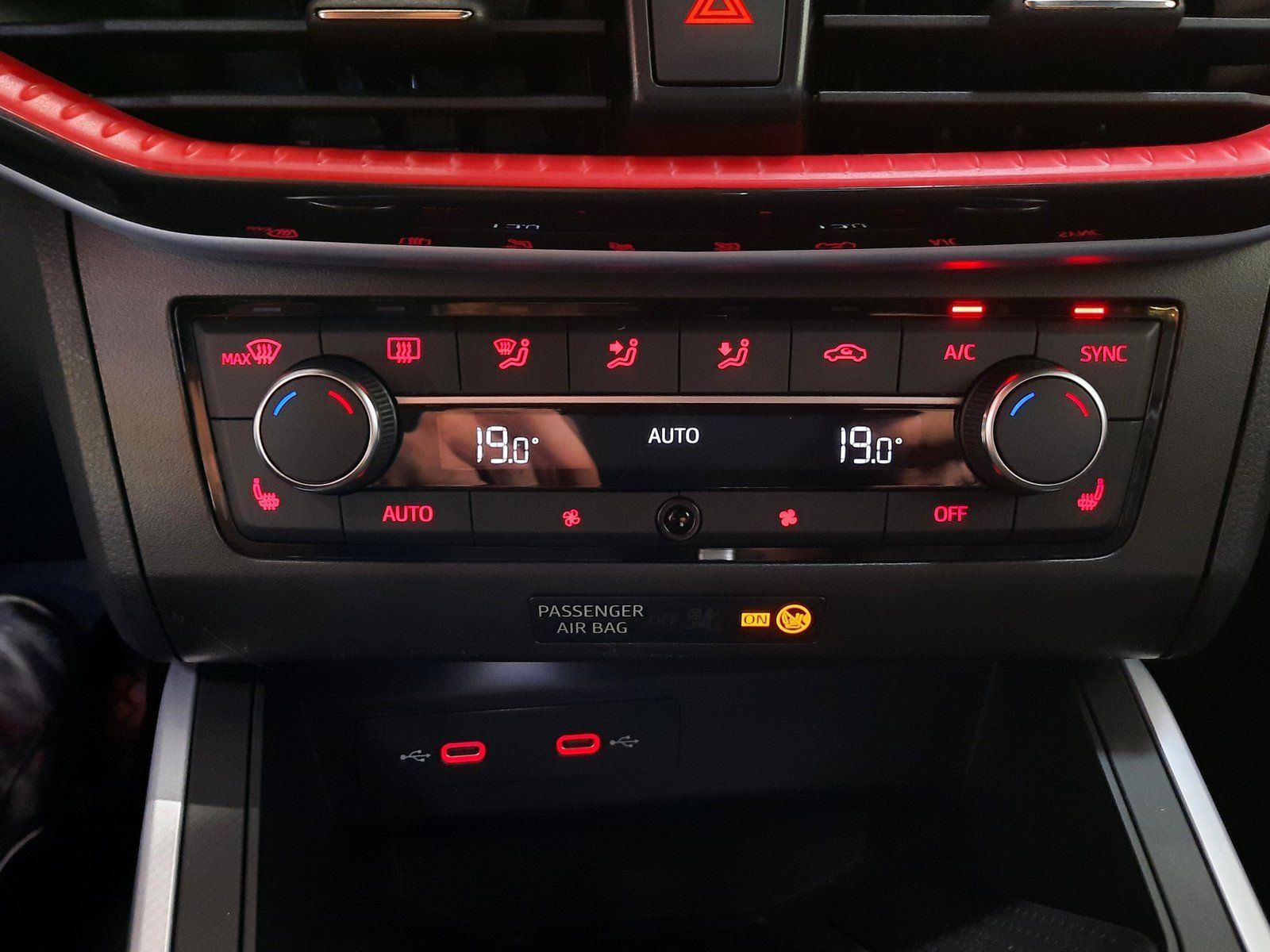 Fahrzeugabbildung SEAT Arona FR TSI DSG *Cam*PDC*LED*Sitzhzg*ACC*AppC*